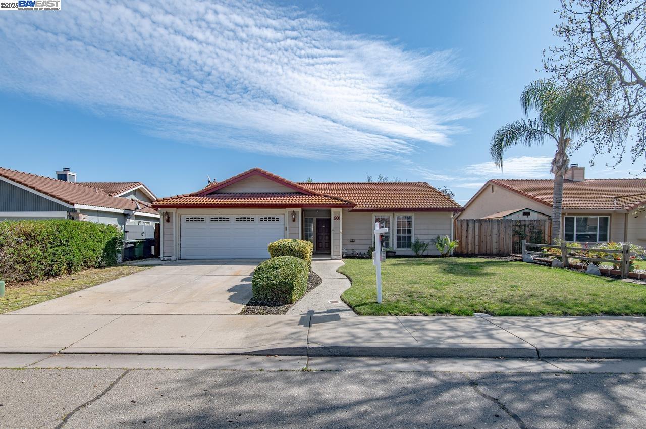 Detail Gallery Image 1 of 1 For 1960 Ashland Dr, Tracy,  CA 95376 - 3 Beds | 2 Baths