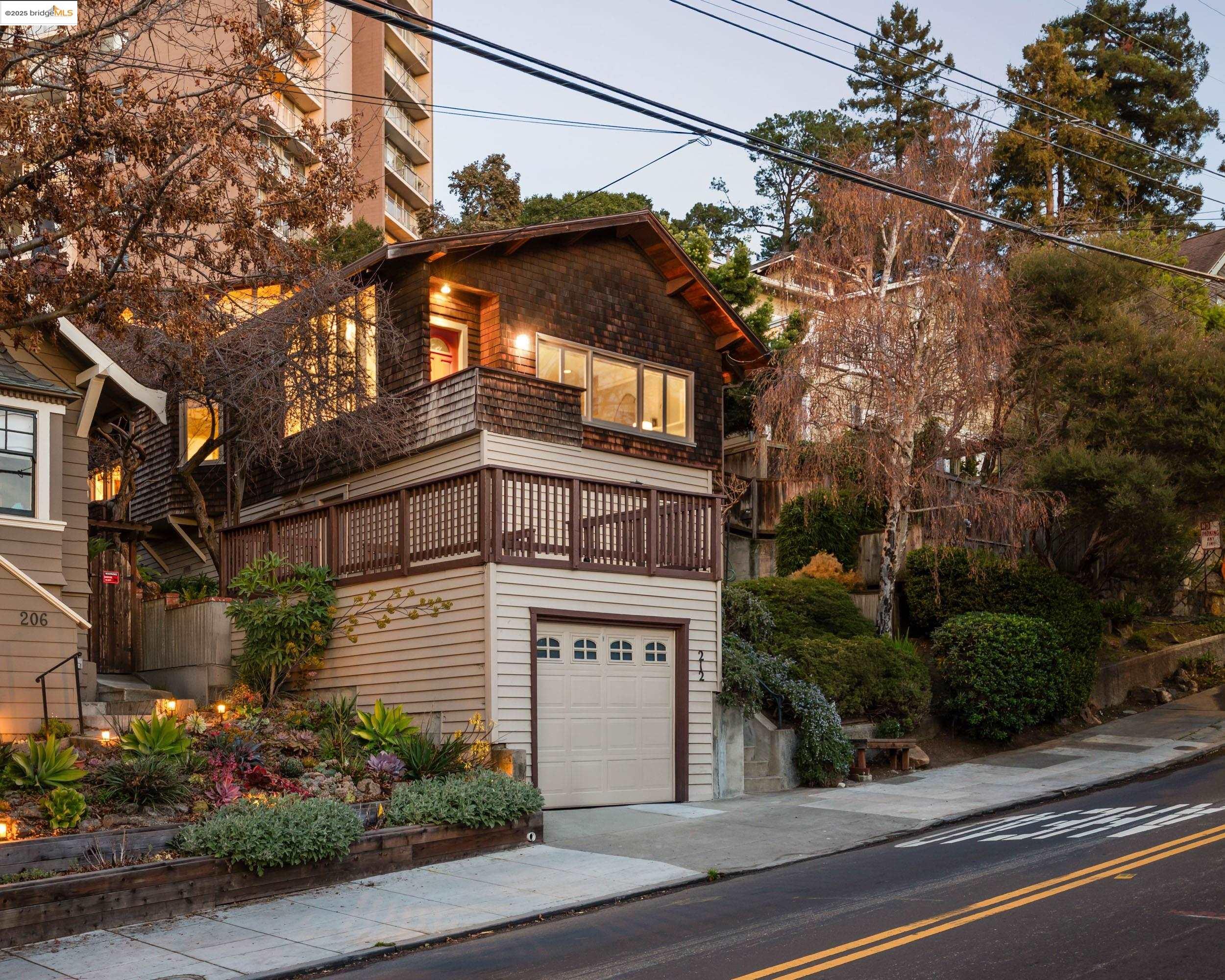 Detail Gallery Image 1 of 1 For 212 Monte Vista Ave, Oakland,  CA 94611 - 4 Beds | 2 Baths