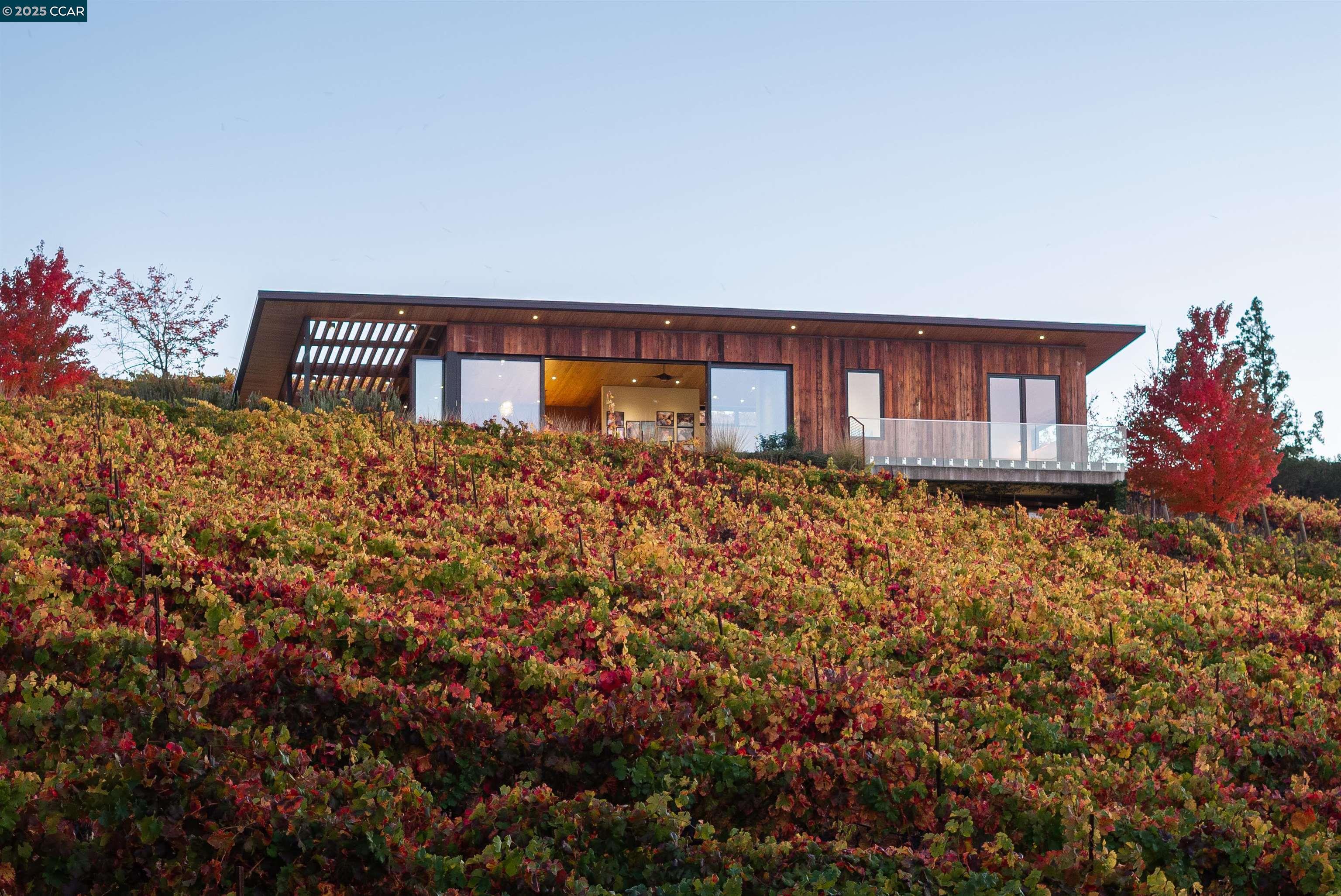 Detail Gallery Image 2 of 31 For West Dry Creek Rd, Healdsburg,  CA 95448 - 5 Beds | 5/2 Baths