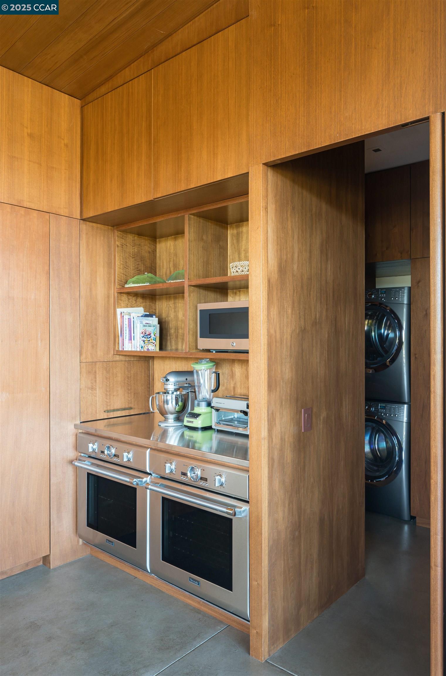 Detail Gallery Image 11 of 31 For West Dry Creek Rd, Healdsburg,  CA 95448 - 5 Beds | 5/2 Baths