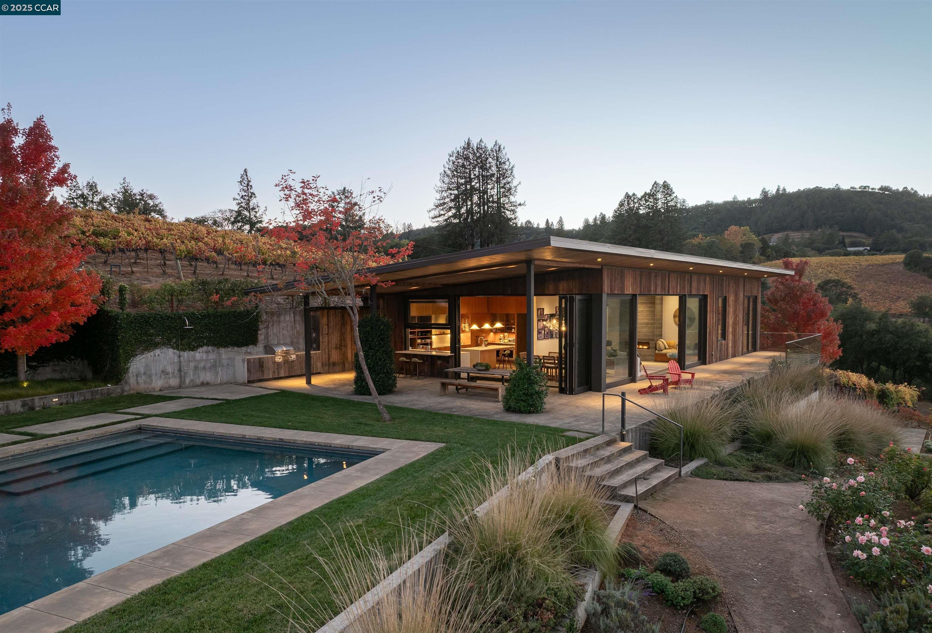 Detail Gallery Image 14 of 31 For West Dry Creek Rd, Healdsburg,  CA 95448 - 5 Beds | 5/2 Baths