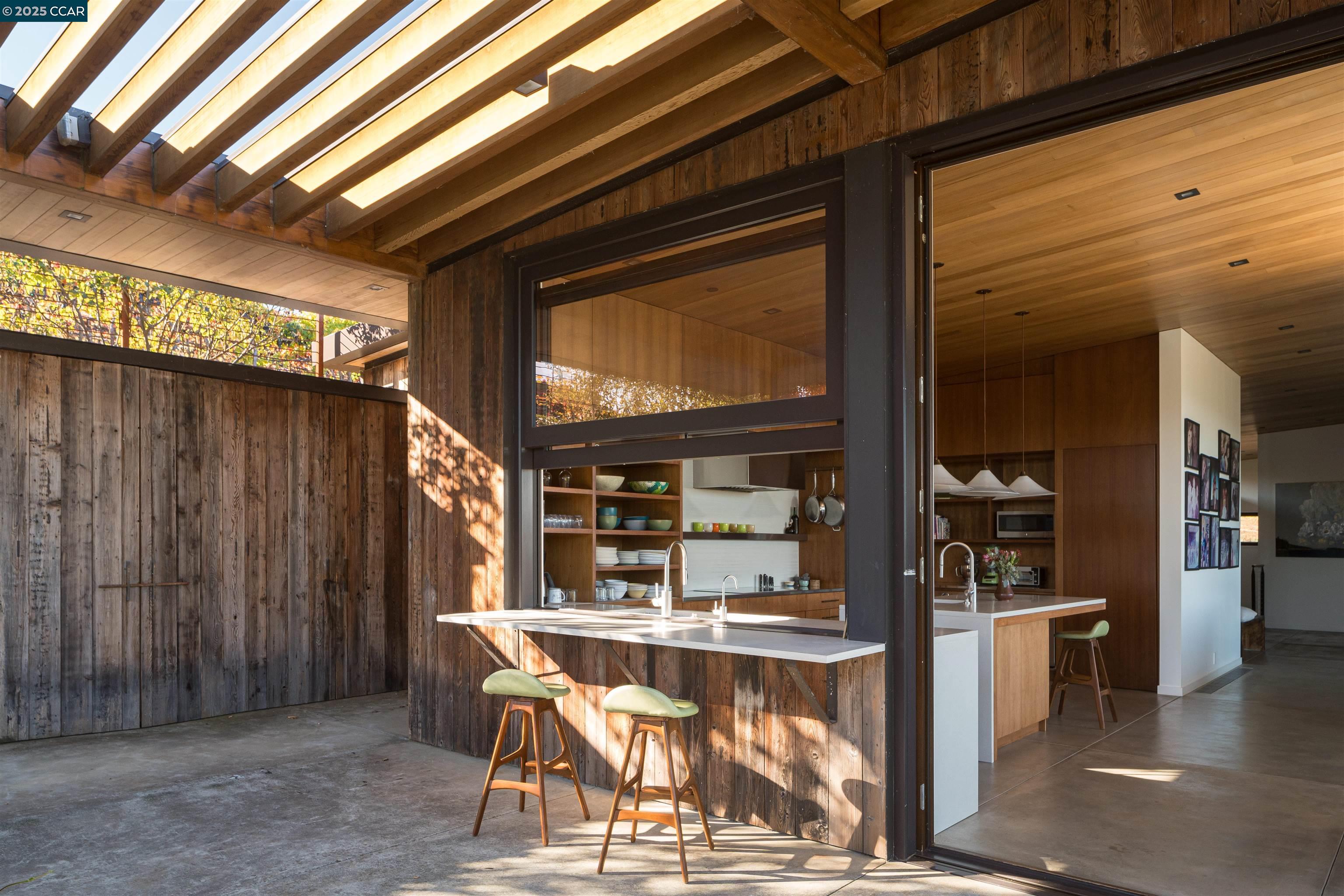 Detail Gallery Image 4 of 31 For West Dry Creek Rd, Healdsburg,  CA 95448 - 5 Beds | 5/2 Baths