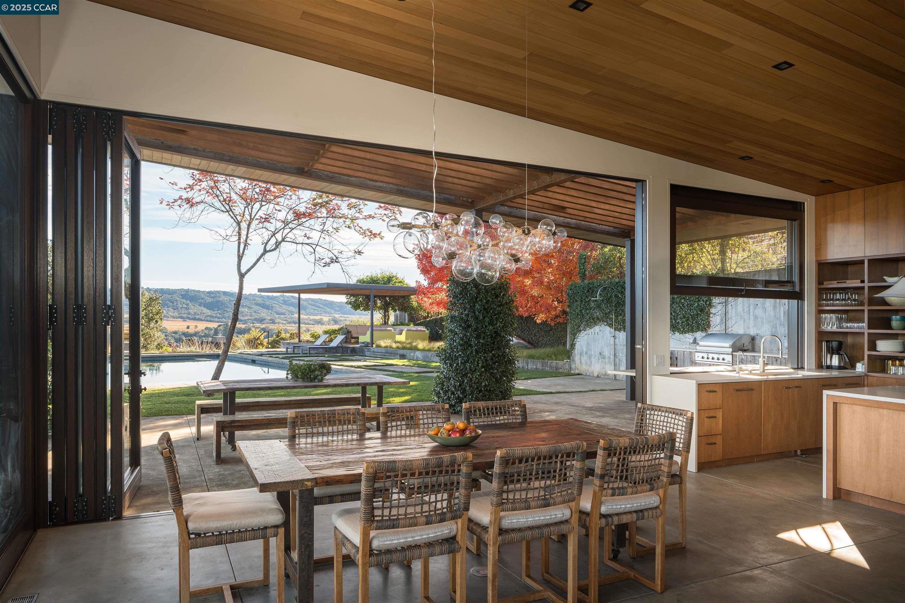 Detail Gallery Image 8 of 31 For West Dry Creek Rd, Healdsburg,  CA 95448 - 5 Beds | 5/2 Baths