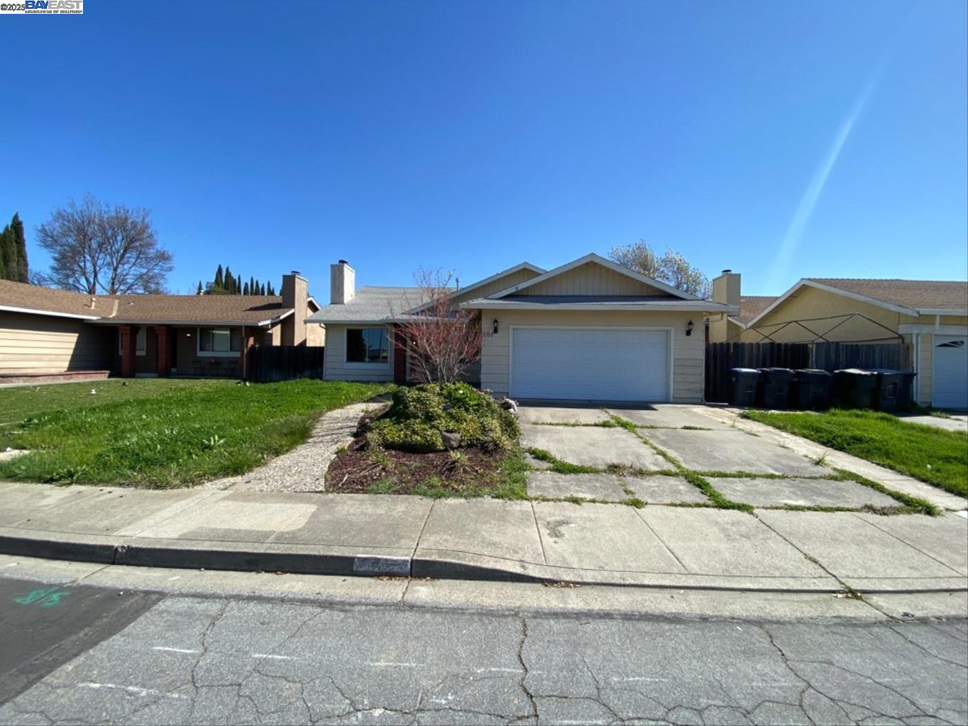Detail Gallery Image 1 of 1 For 607 Crested Dr, Suisun City,  CA 94585 - 4 Beds | 2 Baths