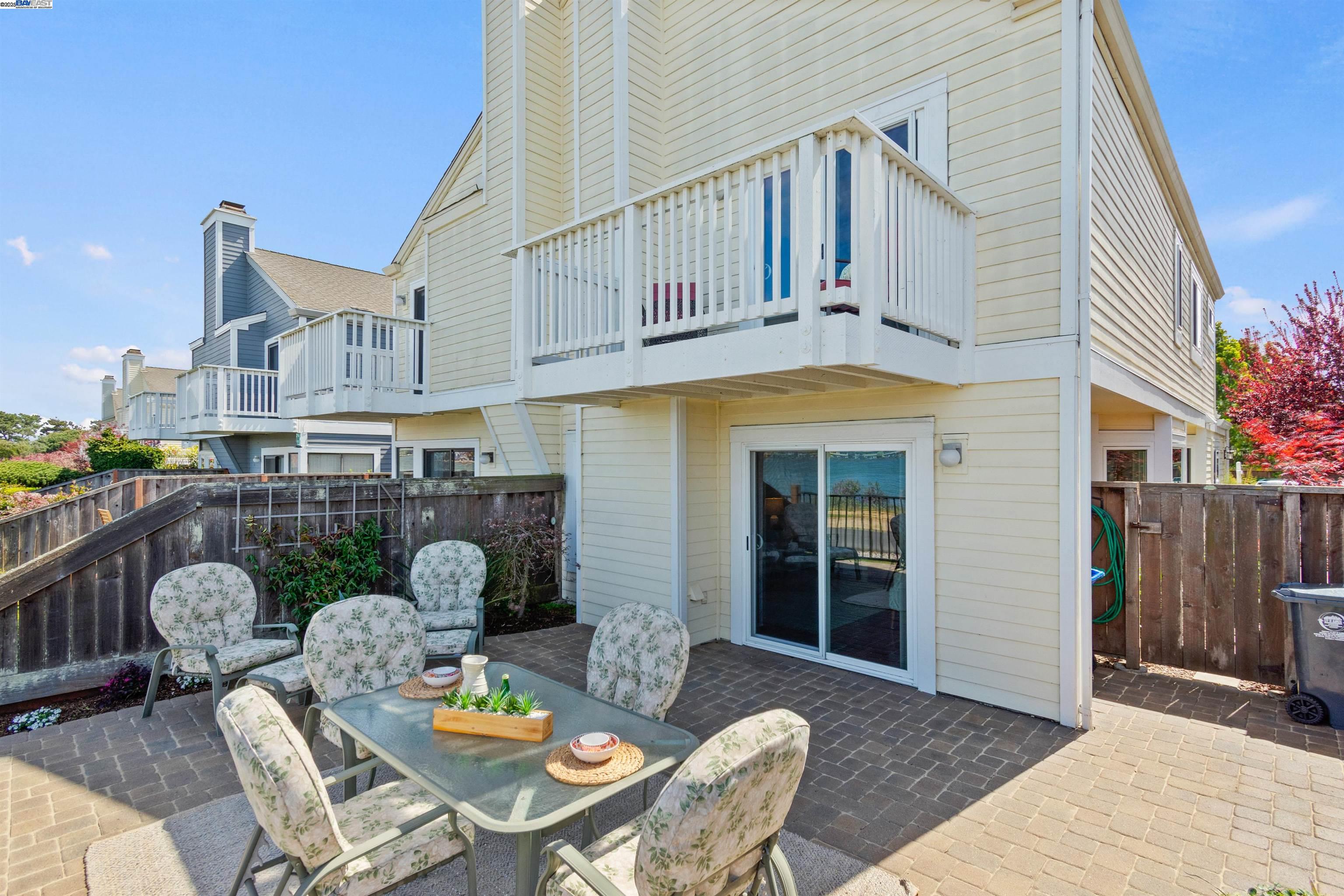 Detail Gallery Image 13 of 37 For 29 Bay Park Terrace, Alameda,  CA 94502 - 3 Beds | 2/1 Baths