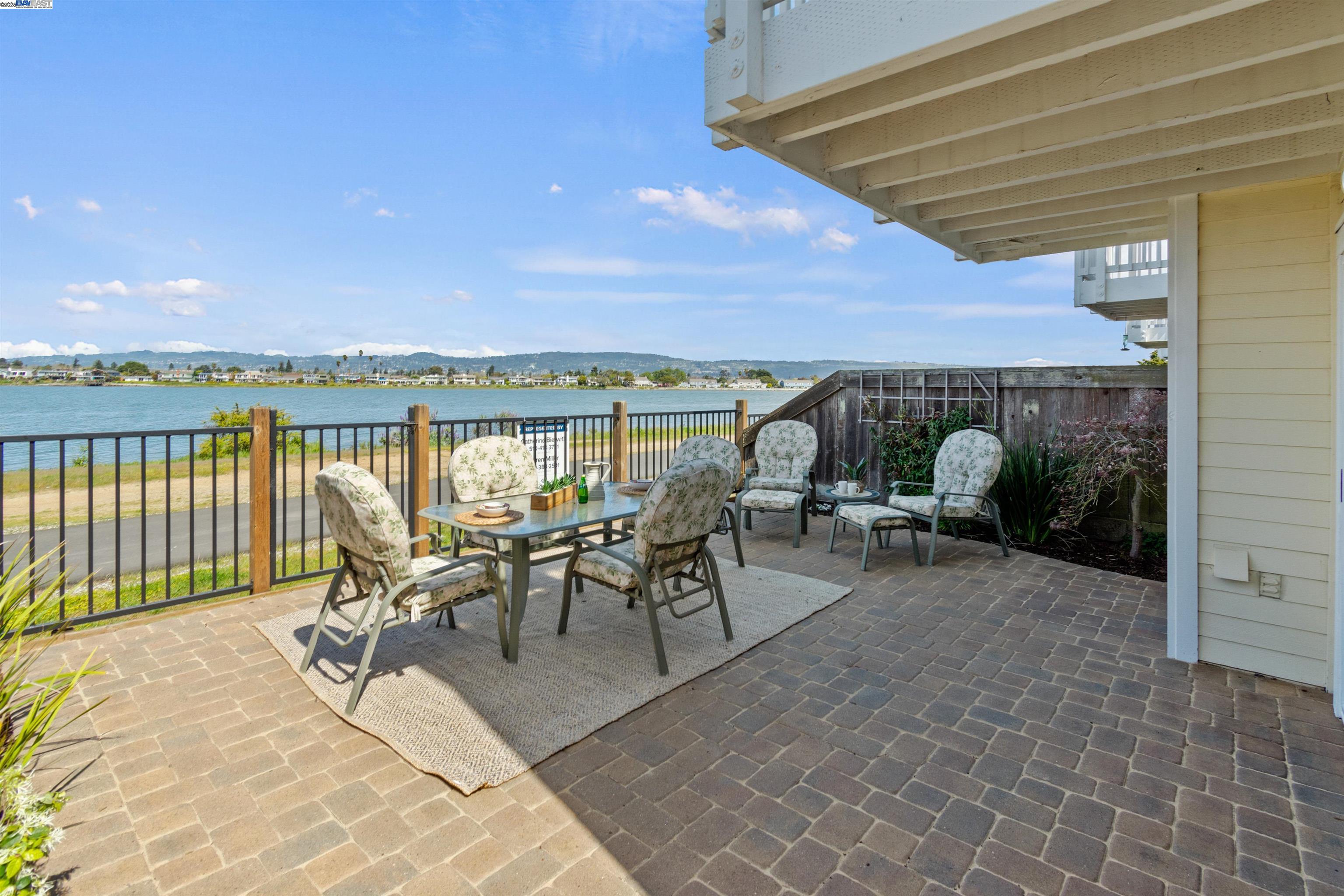 Detail Gallery Image 14 of 37 For 29 Bay Park Terrace, Alameda,  CA 94502 - 3 Beds | 2/1 Baths