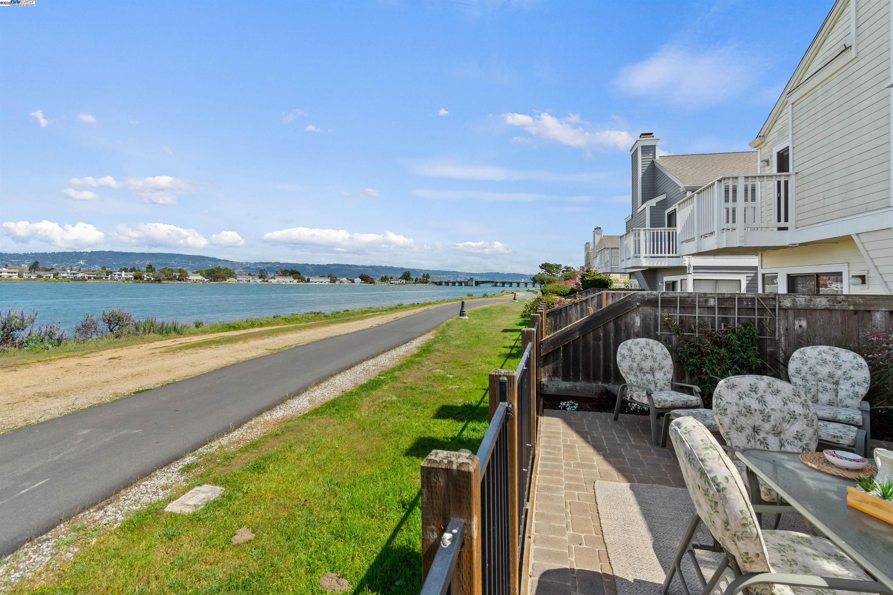 Detail Gallery Image 17 of 37 For 29 Bay Park Terrace, Alameda,  CA 94502 - 3 Beds | 2/1 Baths