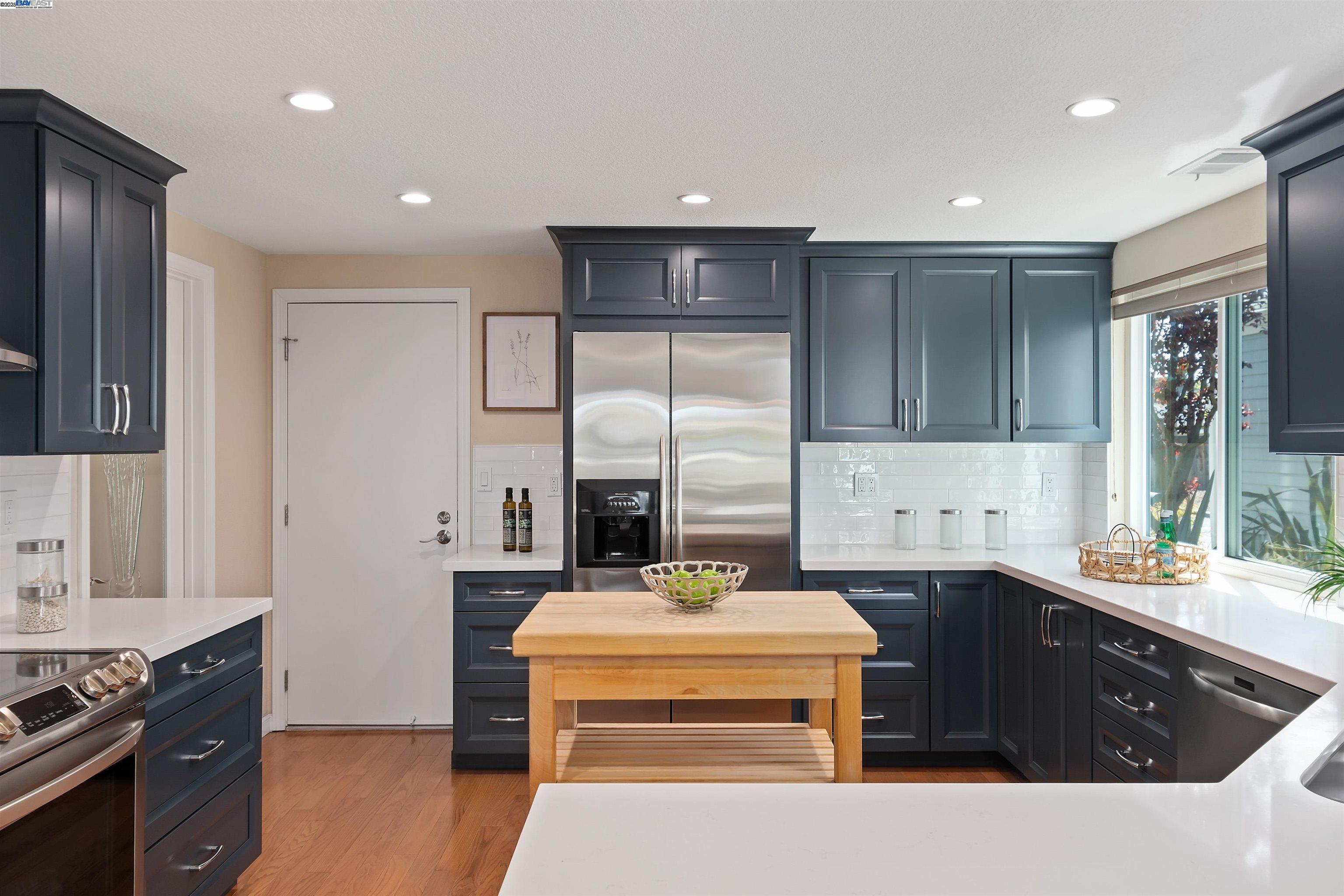 Detail Gallery Image 22 of 37 For 29 Bay Park Terrace, Alameda,  CA 94502 - 3 Beds | 2/1 Baths