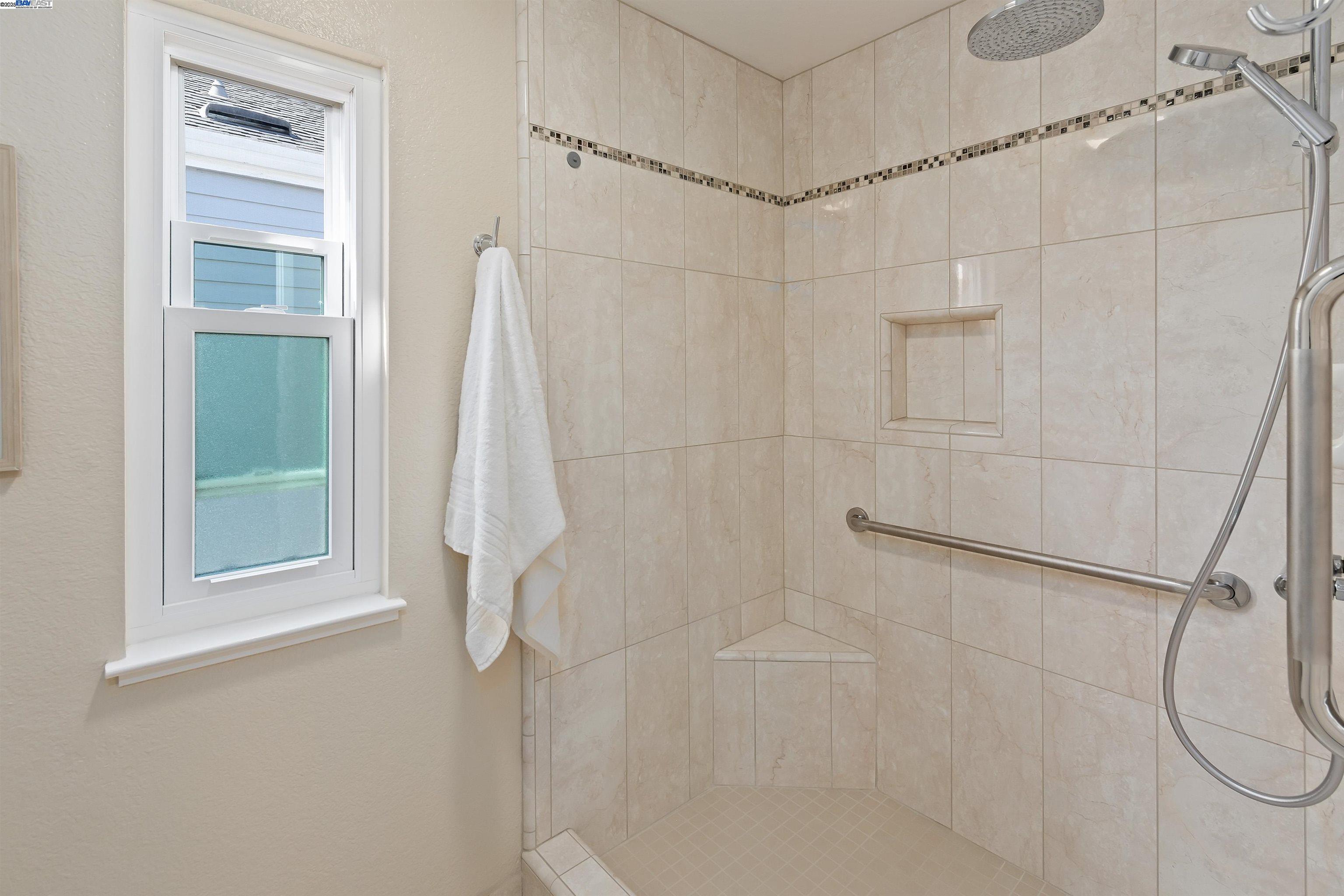 Detail Gallery Image 35 of 37 For 29 Bay Park Terrace, Alameda,  CA 94502 - 3 Beds | 2/1 Baths