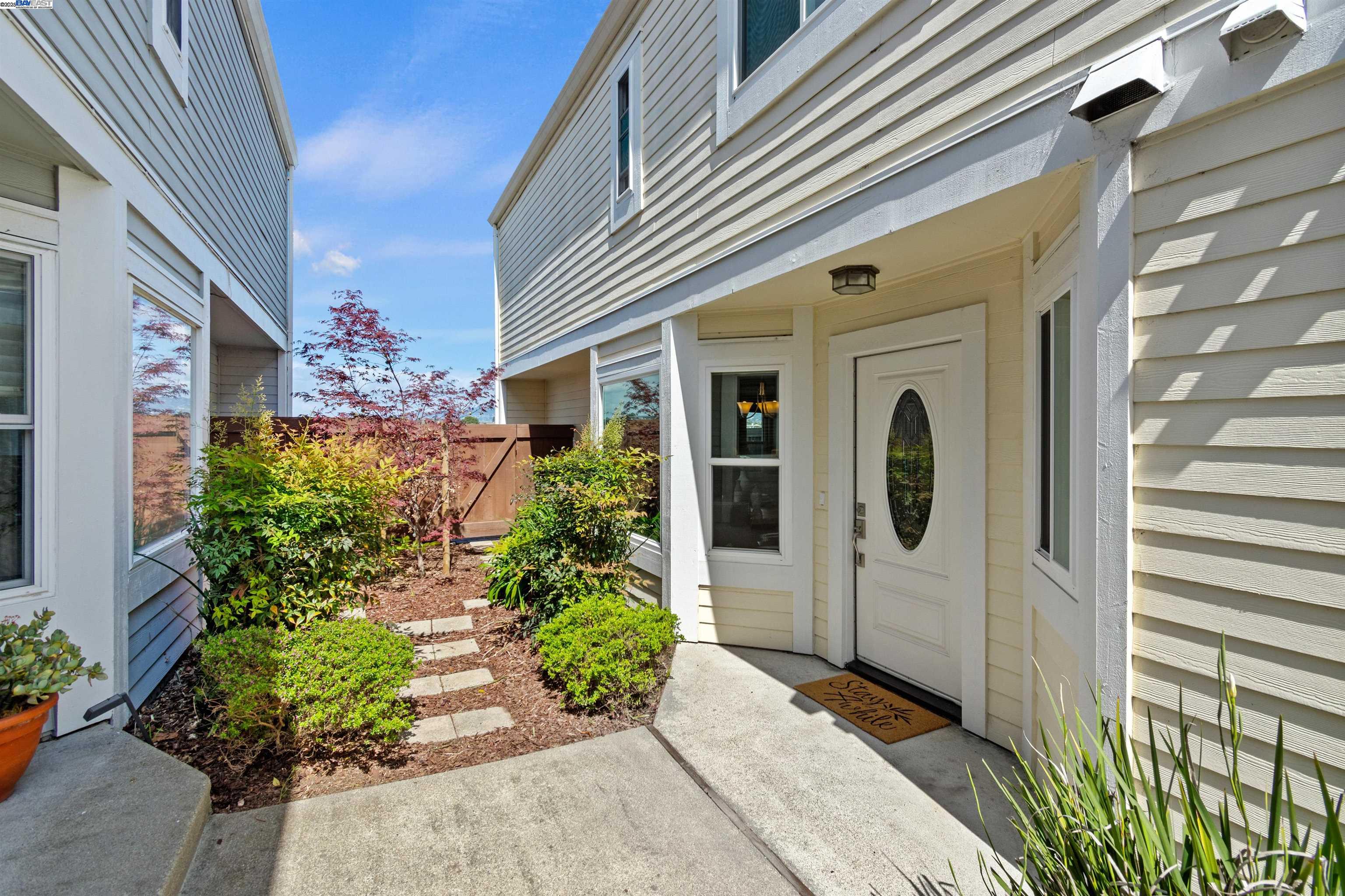 Detail Gallery Image 5 of 37 For 29 Bay Park Terrace, Alameda,  CA 94502 - 3 Beds | 2/1 Baths