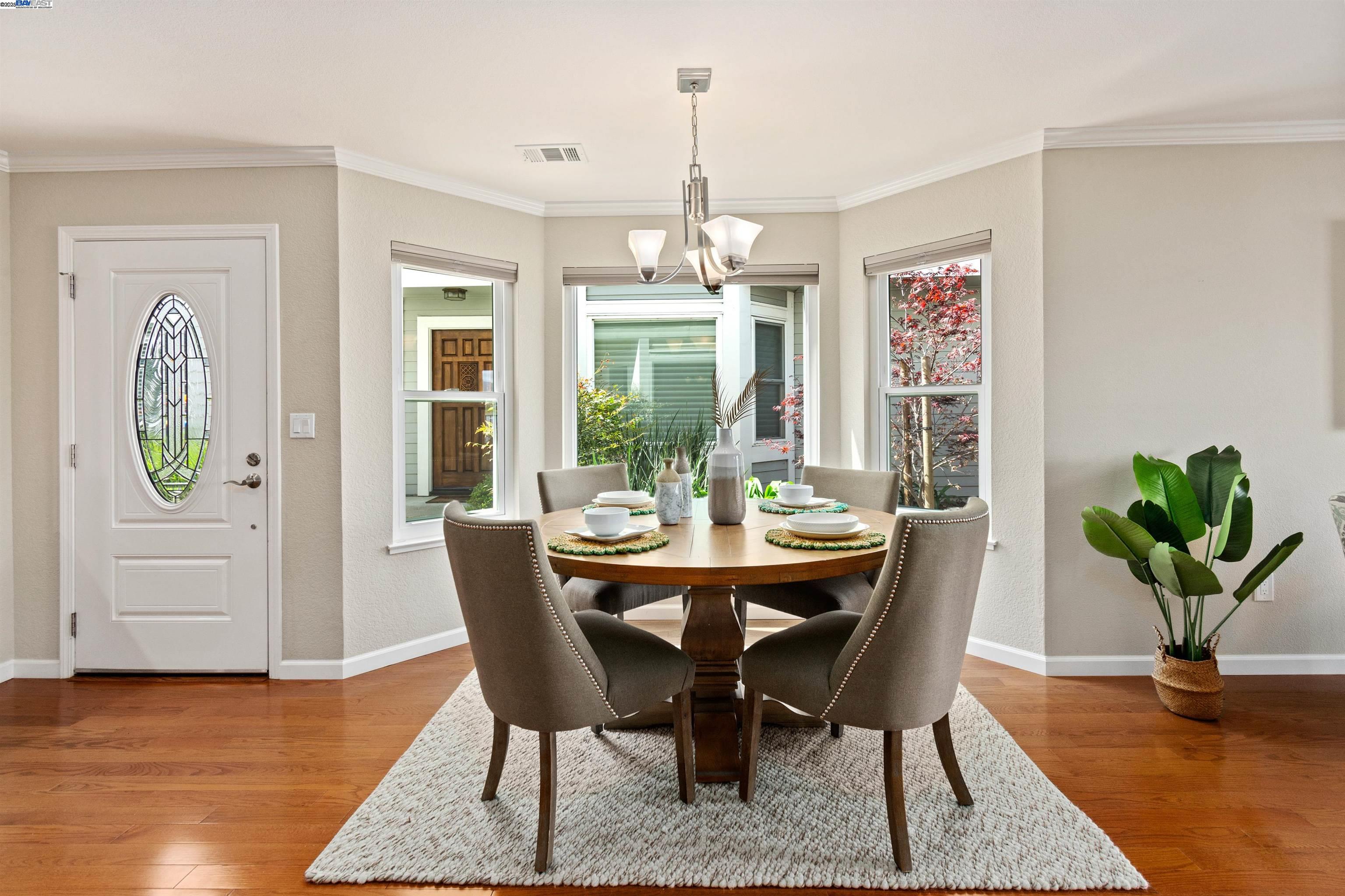 Detail Gallery Image 10 of 37 For 29 Bay Park Terrace, Alameda,  CA 94502 - 3 Beds | 2/1 Baths