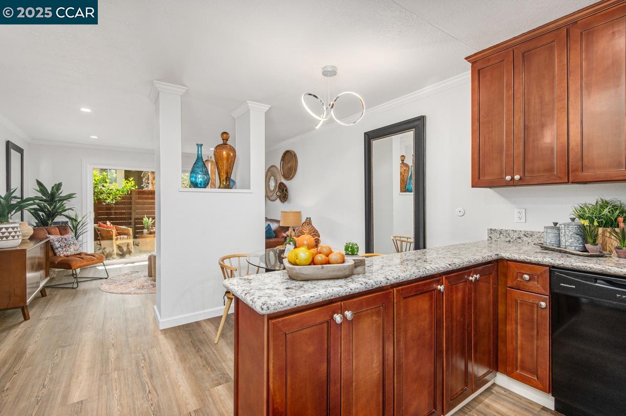 Detail Gallery Image 8 of 29 For 2742 Oak Rd #197,  Walnut Creek,  CA 94597 - 1 Beds | 1 Baths