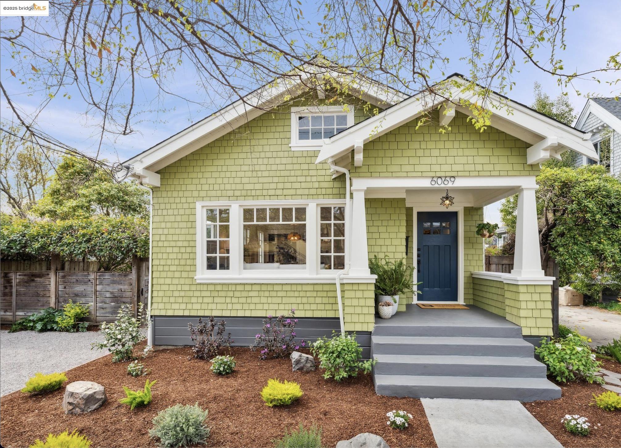 Detail Gallery Image 1 of 1 For 6069 Canning St, Oakland,  CA 94609 - 2 Beds | 1 Baths