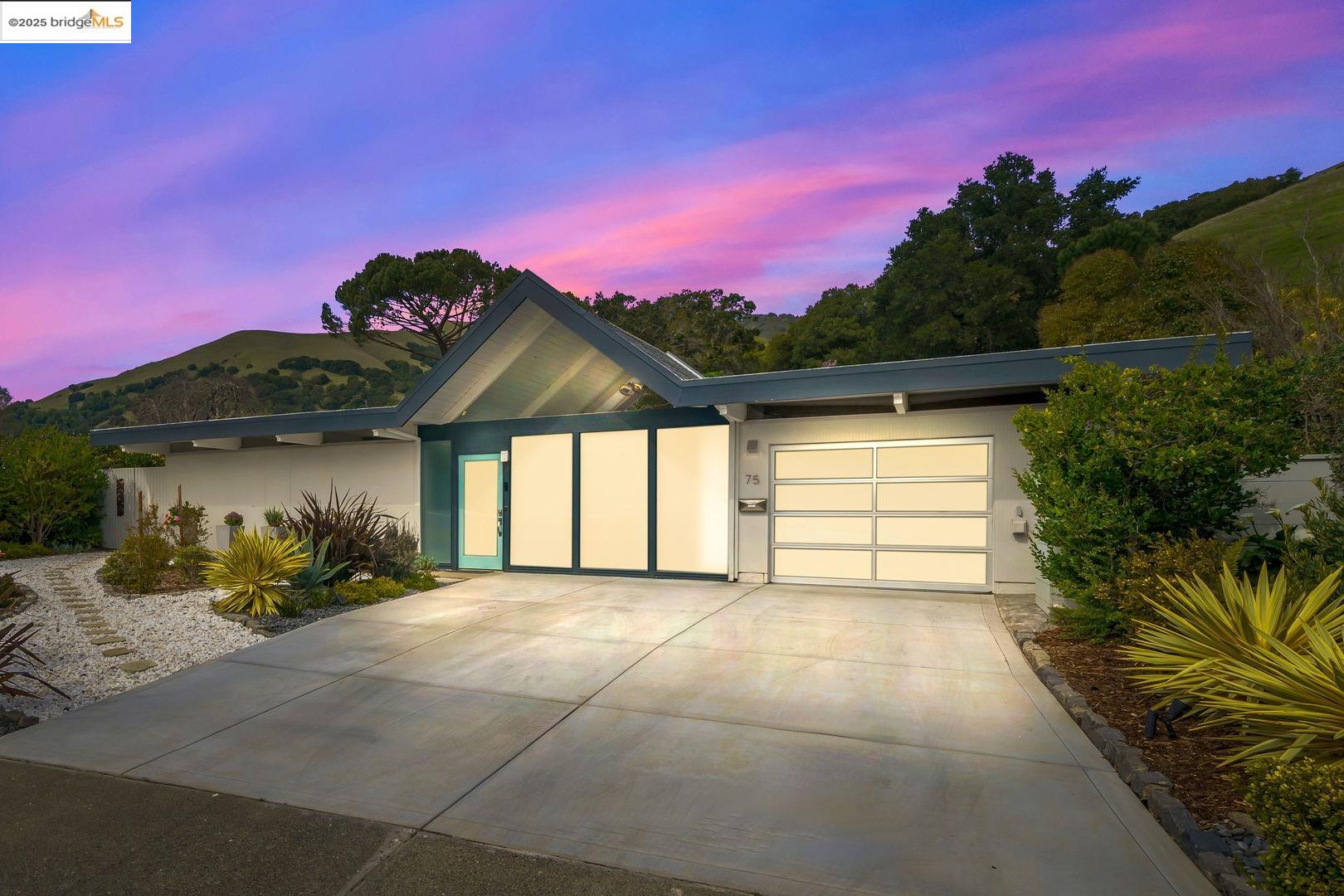 Detail Gallery Image 1 of 1 For 75 El Capitan Dr, San Rafael,  CA 94903 - 4 Beds | 2 Baths