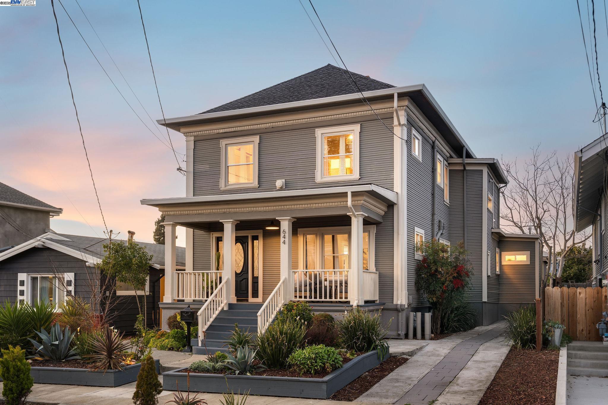 Detail Gallery Image 1 of 1 For 644 62nd St, Oakland,  CA 94609 - 4 Beds | 3 Baths
