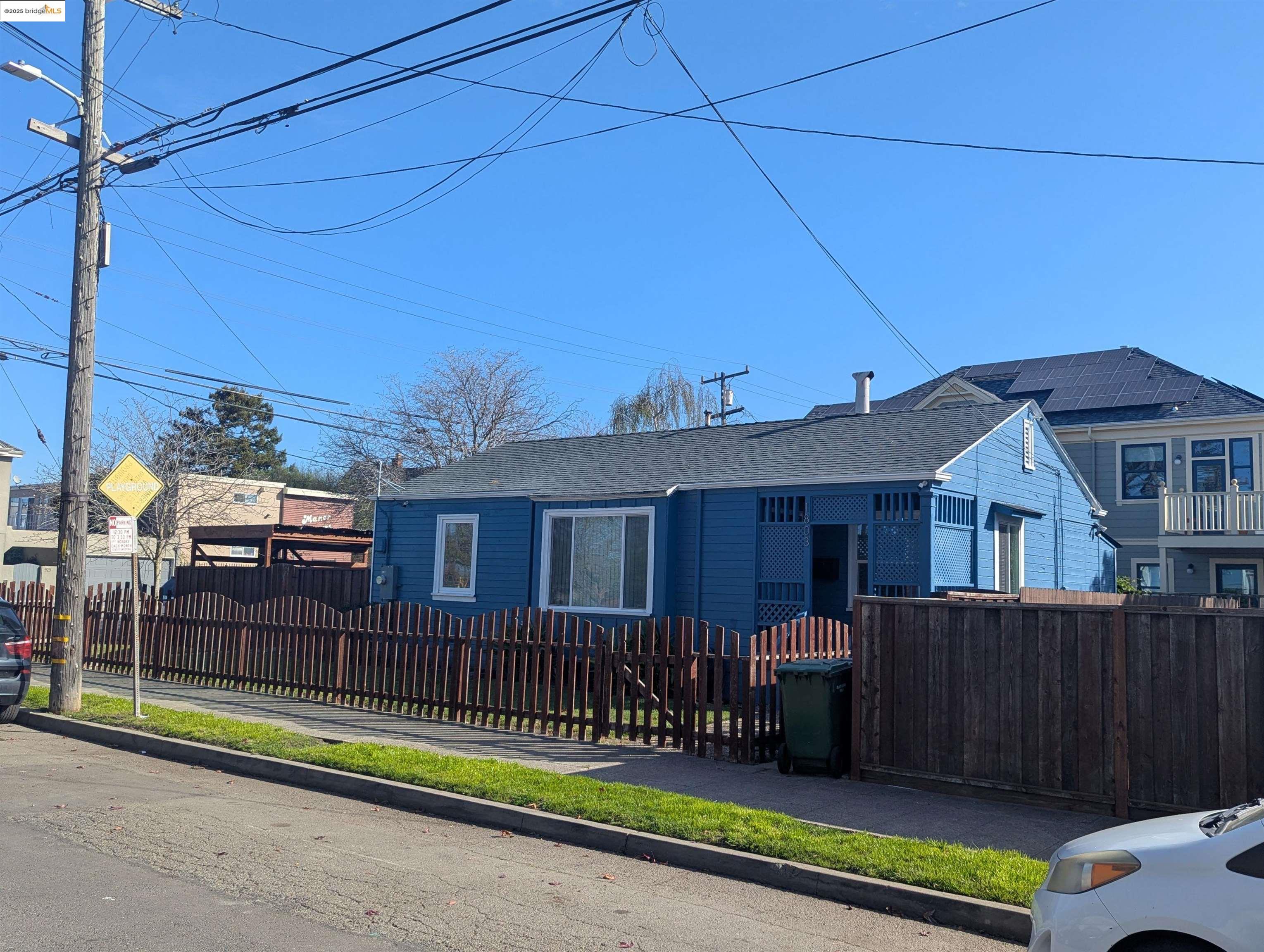 Detail Gallery Image 1 of 1 For 1803 8th St, Berkeley,  CA 94710 - 3 Beds | 1 Baths