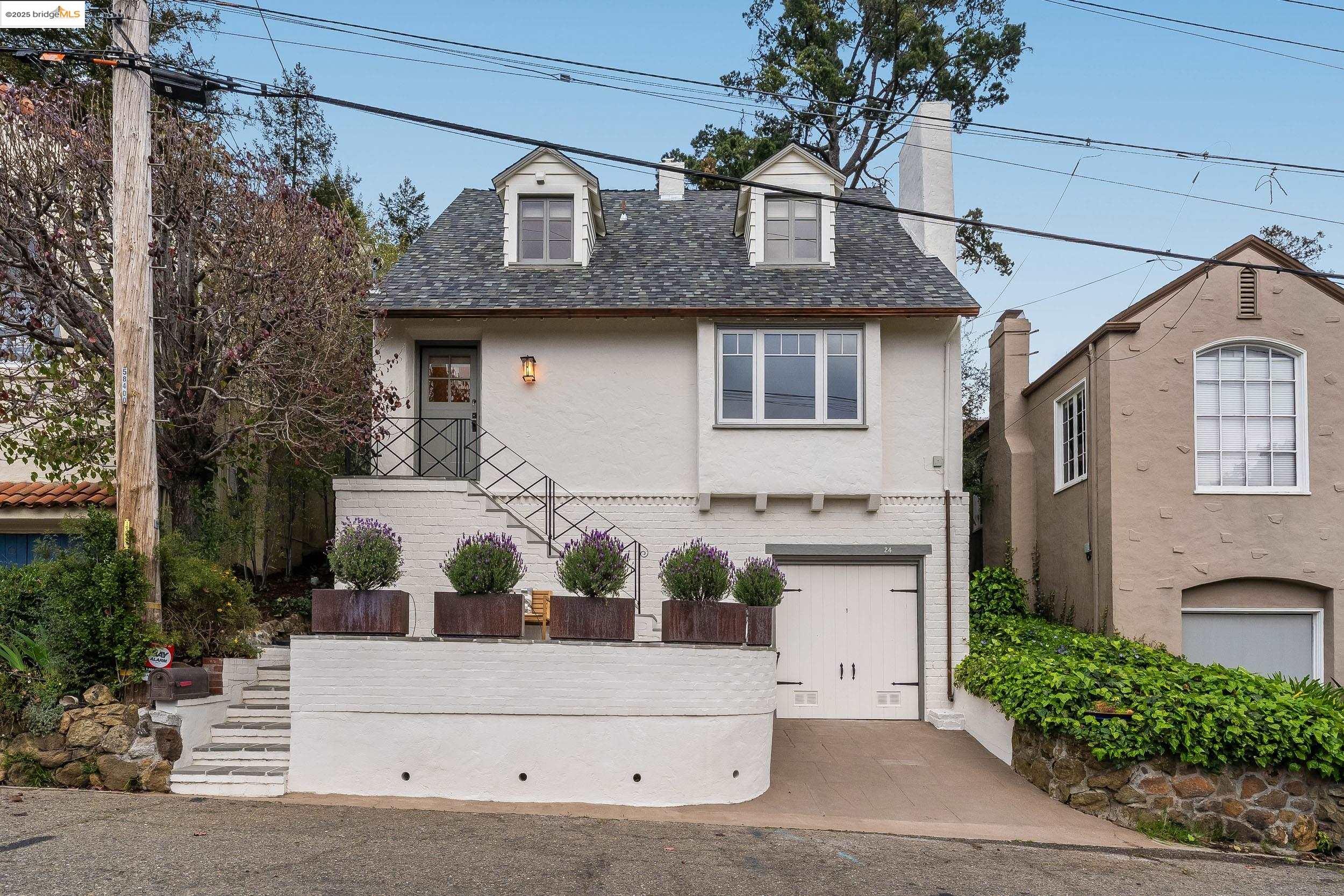 Detail Gallery Image 1 of 1 For 24 Buckeye Ave, Oakland,  CA 94618 - 3 Beds | 2 Baths