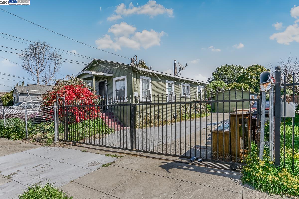 9922 Cherry St, Oakland, California 94603, 2 Bedrooms Bedrooms, 4 Rooms Rooms,1 BathroomBathrooms,Residential,For Sale,9922 Cherry St,41089241