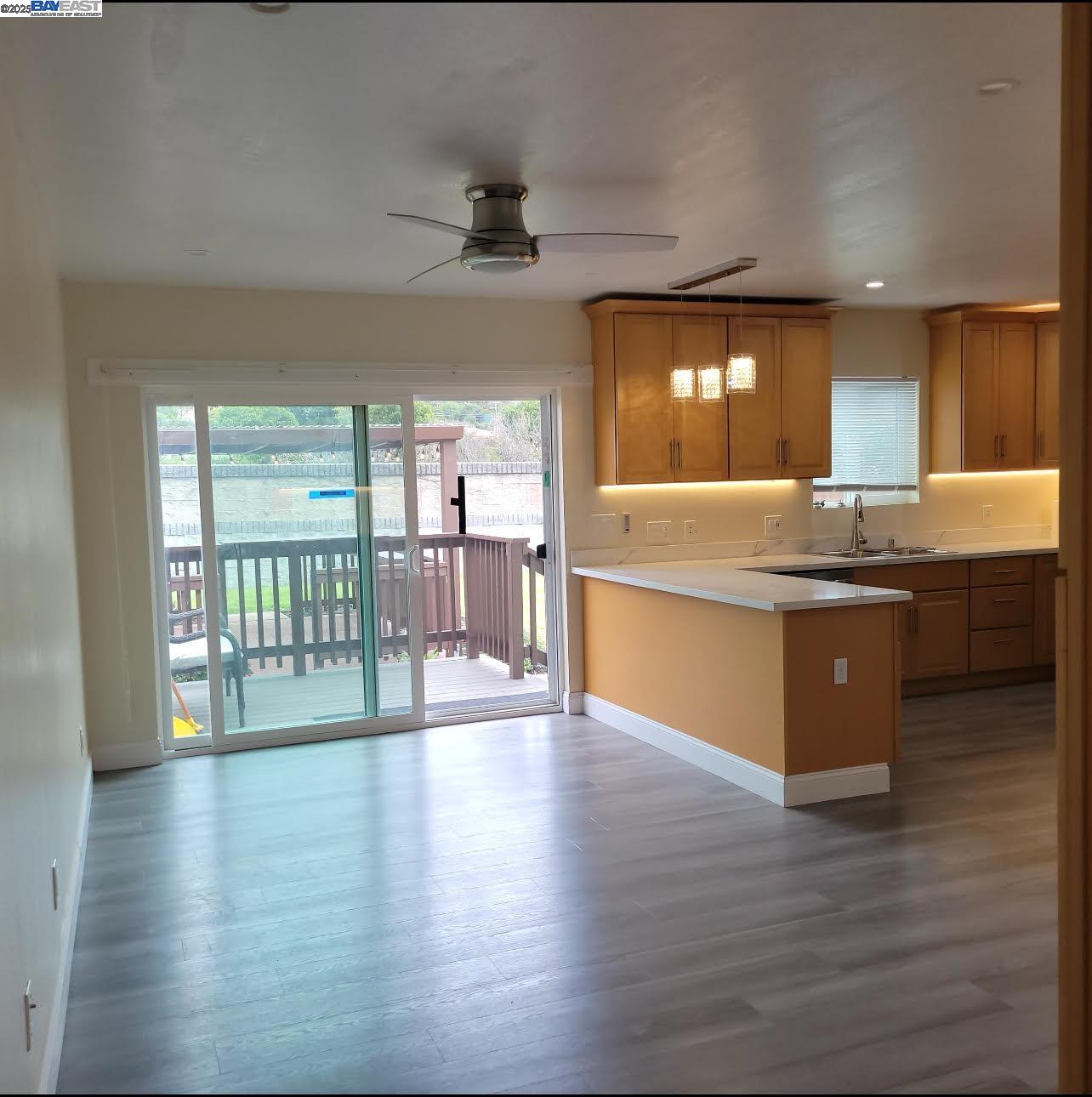 Detail Gallery Image 2 of 21 For 824 Humboldt St, Richmond,  CA 94805 - 3 Beds | 3 Baths