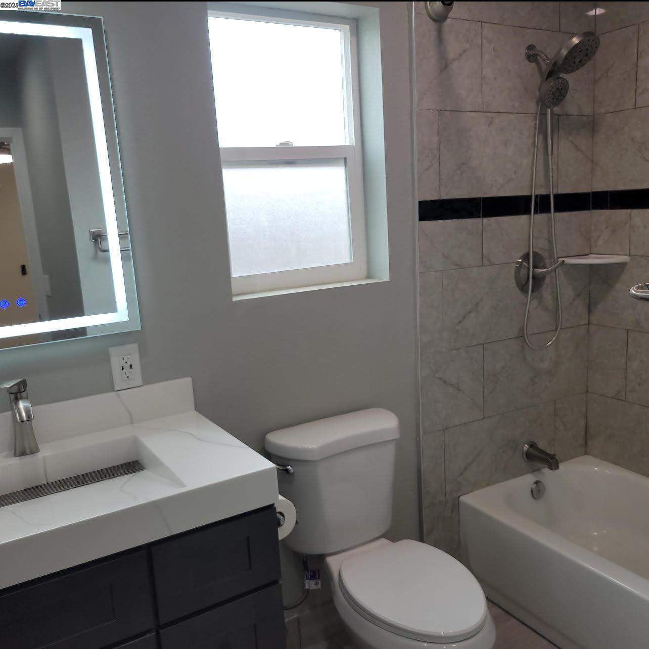 Detail Gallery Image 9 of 21 For 824 Humboldt St, Richmond,  CA 94805 - 3 Beds | 3 Baths