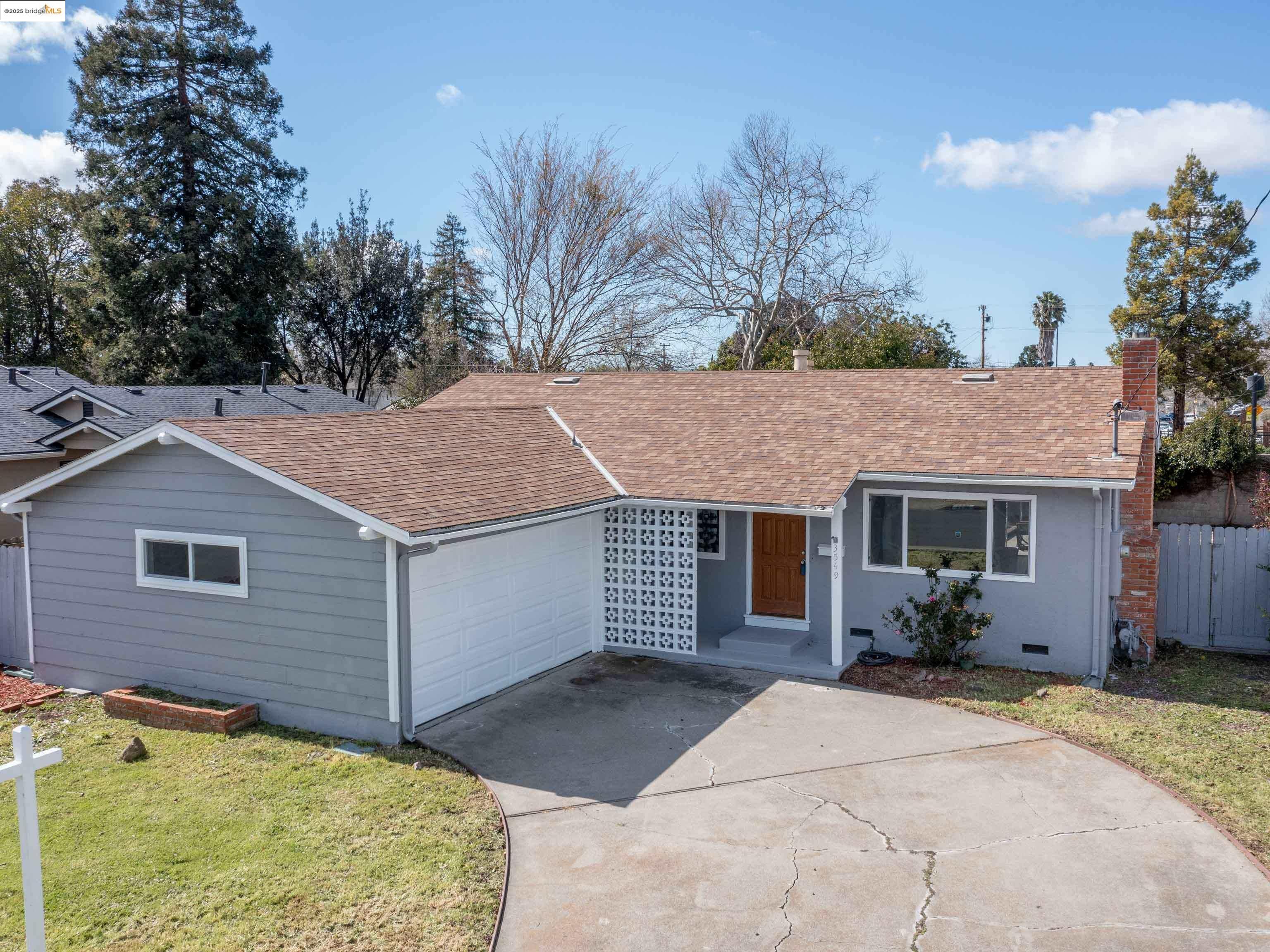 Detail Gallery Image 1 of 31 For 3549 Dormer Ave, Concord,  CA 94519 - 3 Beds | 2 Baths