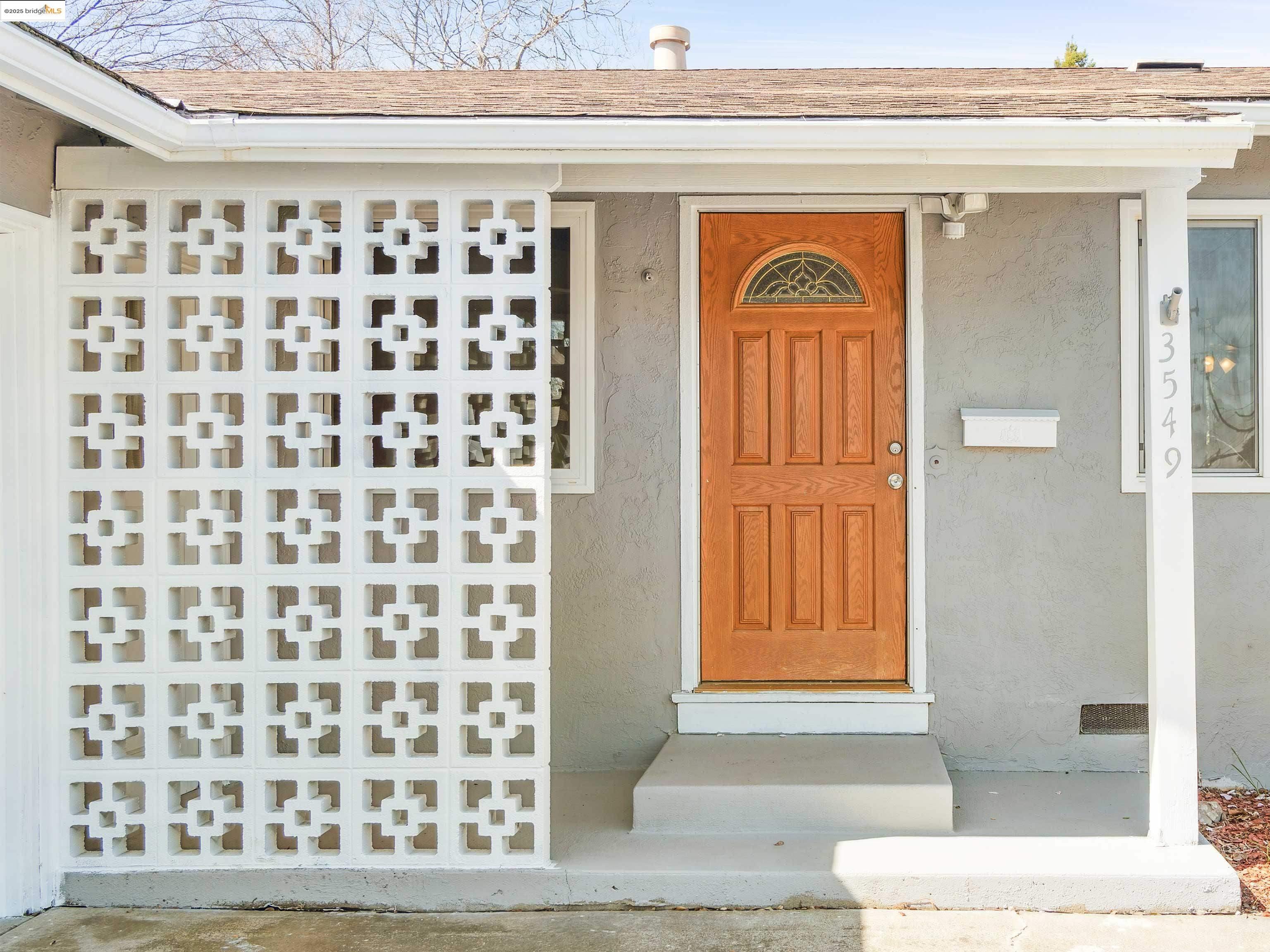 Detail Gallery Image 2 of 31 For 3549 Dormer Ave, Concord,  CA 94519 - 3 Beds | 2 Baths