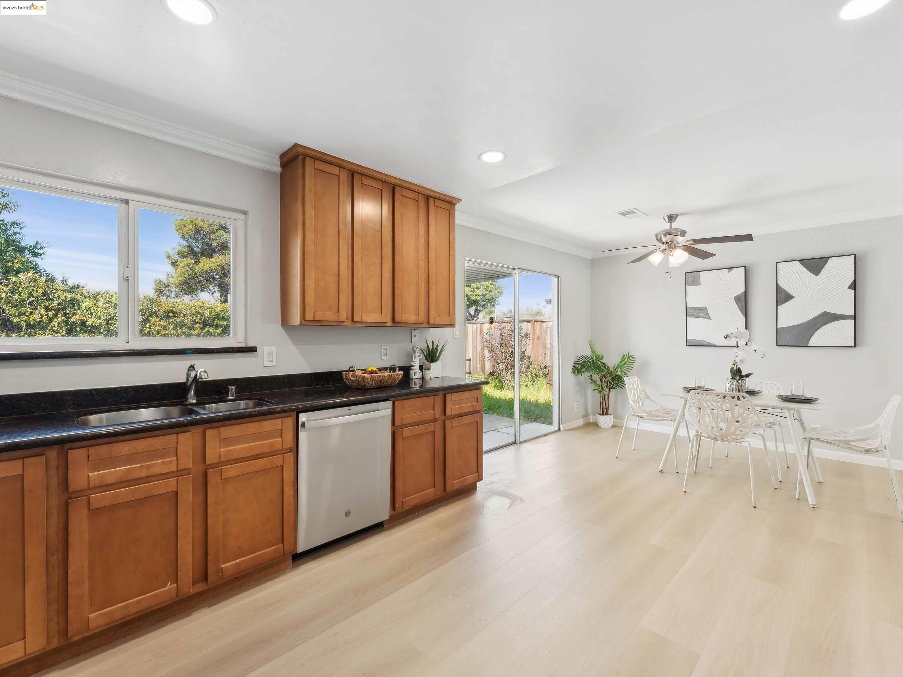 Detail Gallery Image 12 of 31 For 3549 Dormer Ave, Concord,  CA 94519 - 3 Beds | 2 Baths