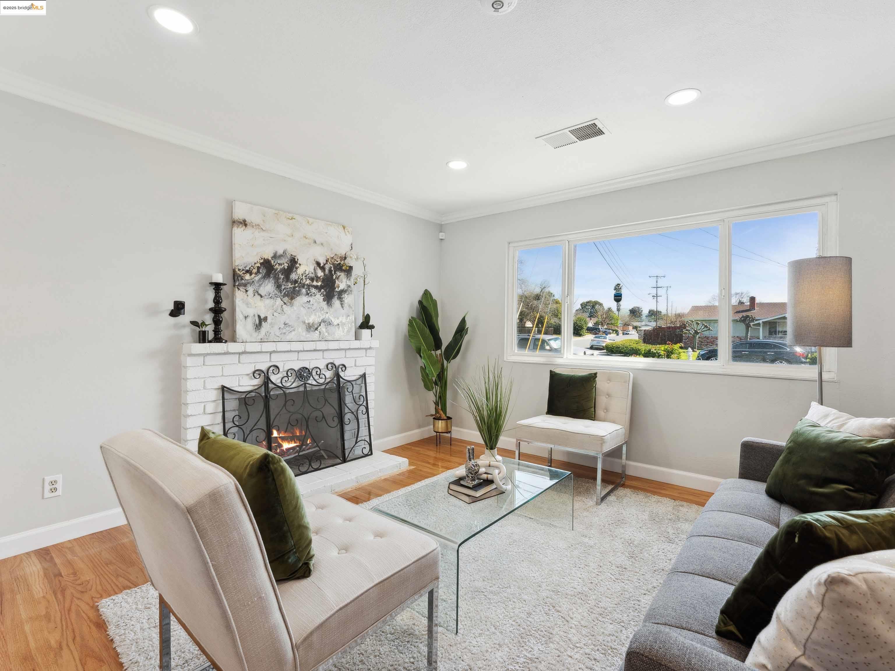 Detail Gallery Image 5 of 31 For 3549 Dormer Ave, Concord,  CA 94519 - 3 Beds | 2 Baths