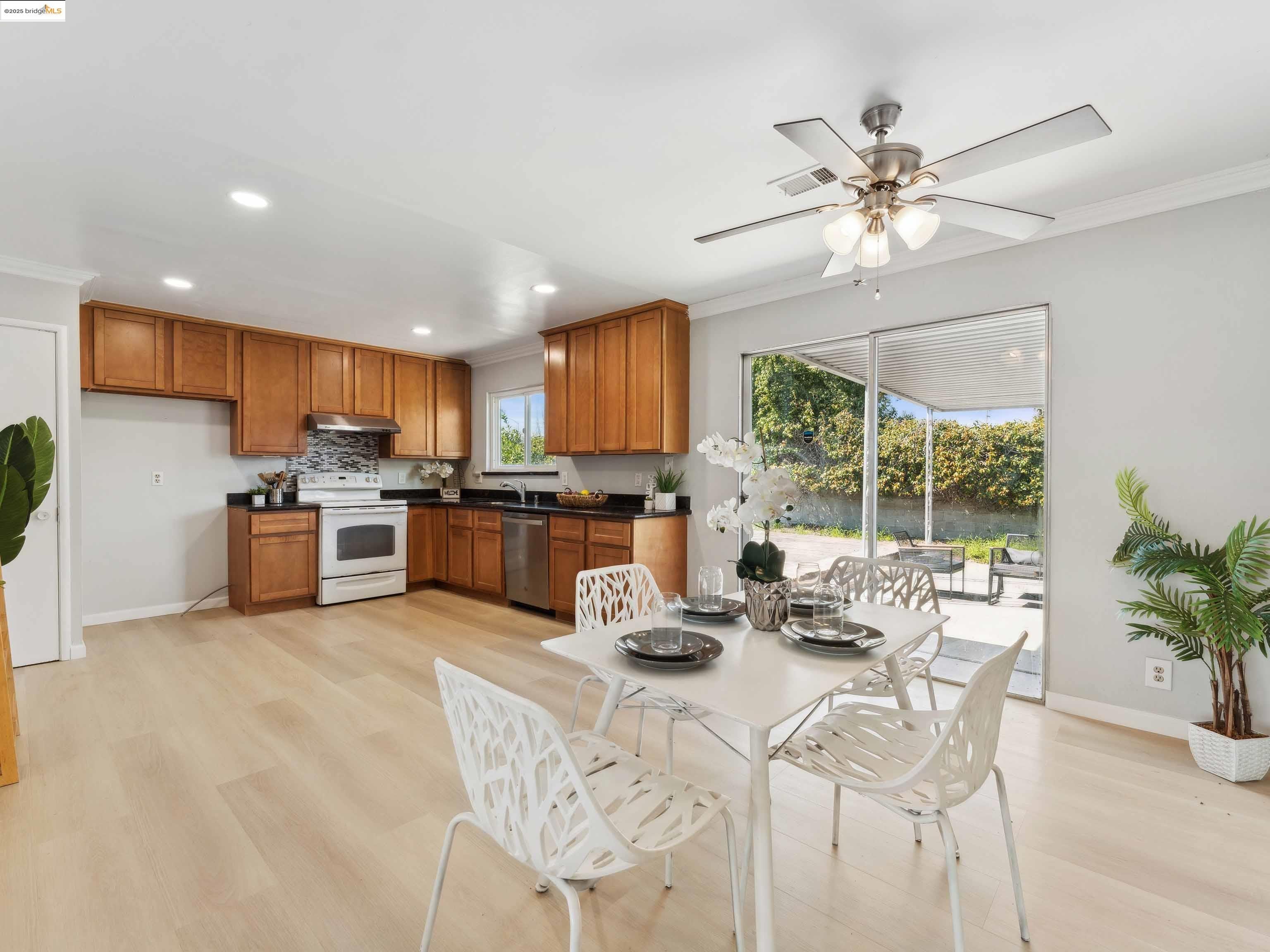 Detail Gallery Image 8 of 31 For 3549 Dormer Ave, Concord,  CA 94519 - 3 Beds | 2 Baths