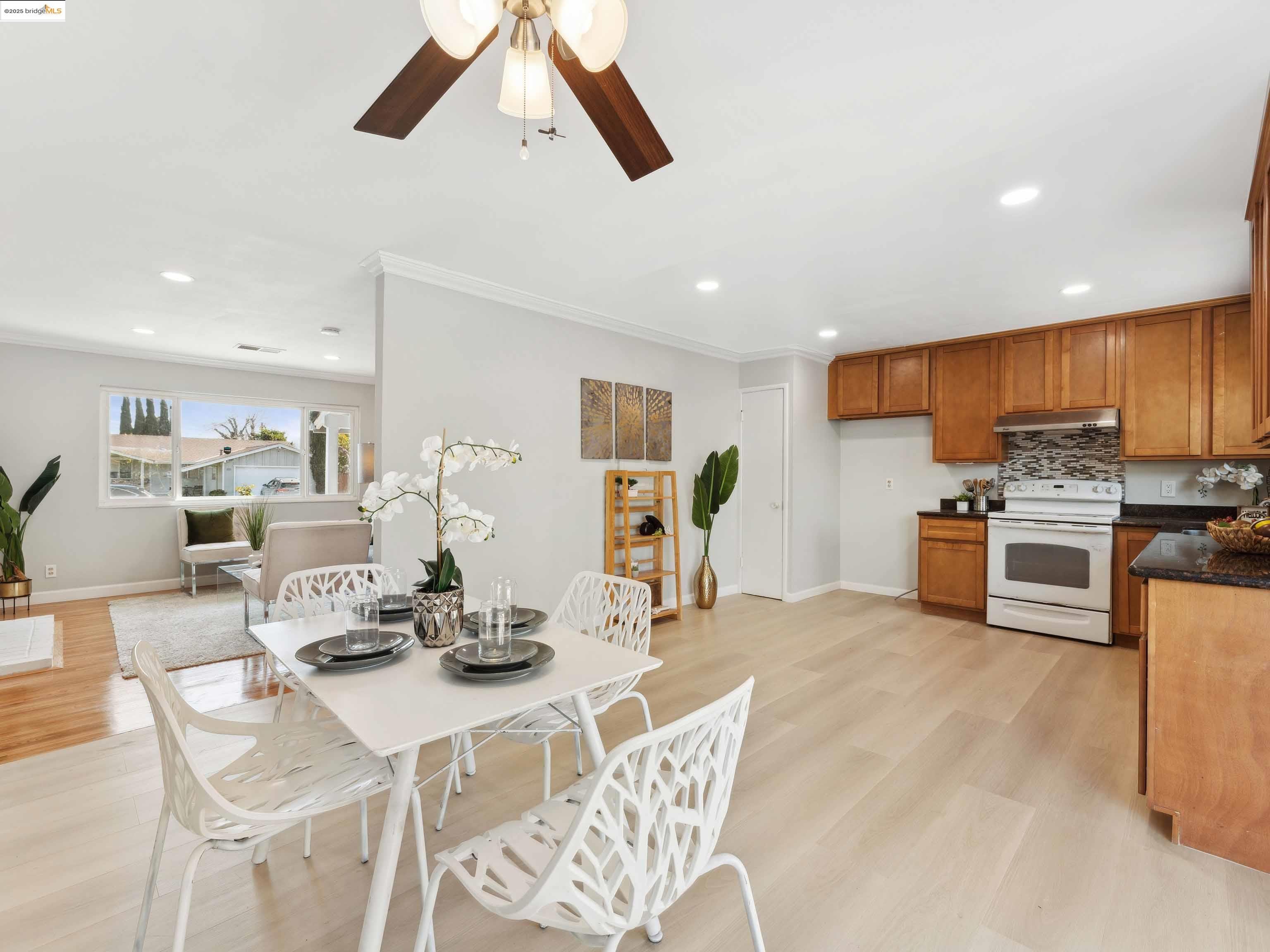 Detail Gallery Image 9 of 31 For 3549 Dormer Ave, Concord,  CA 94519 - 3 Beds | 2 Baths