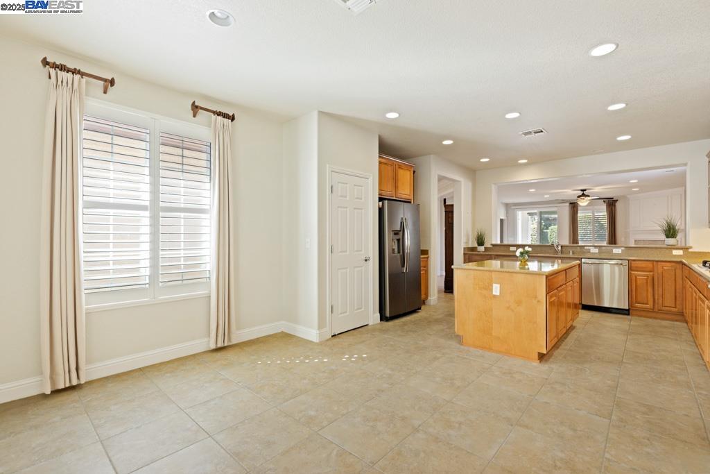Detail Gallery Image 16 of 60 For 2387 Birdsong Pl, Manteca,  CA 95336 - 2 Beds | 2 Baths