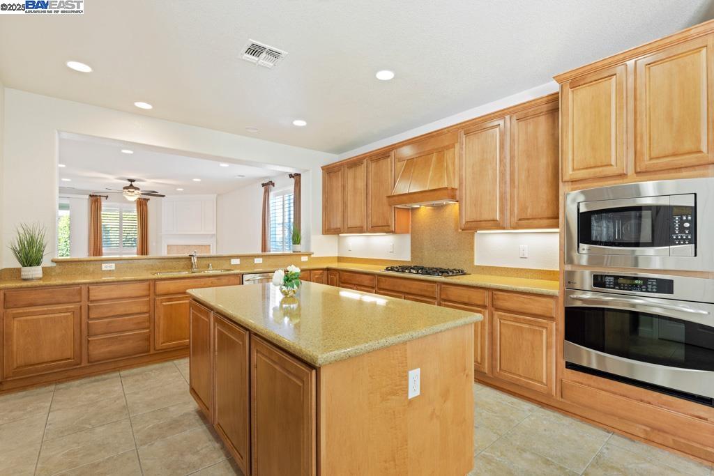 Detail Gallery Image 3 of 60 For 2387 Birdsong Pl, Manteca,  CA 95336 - 2 Beds | 2 Baths