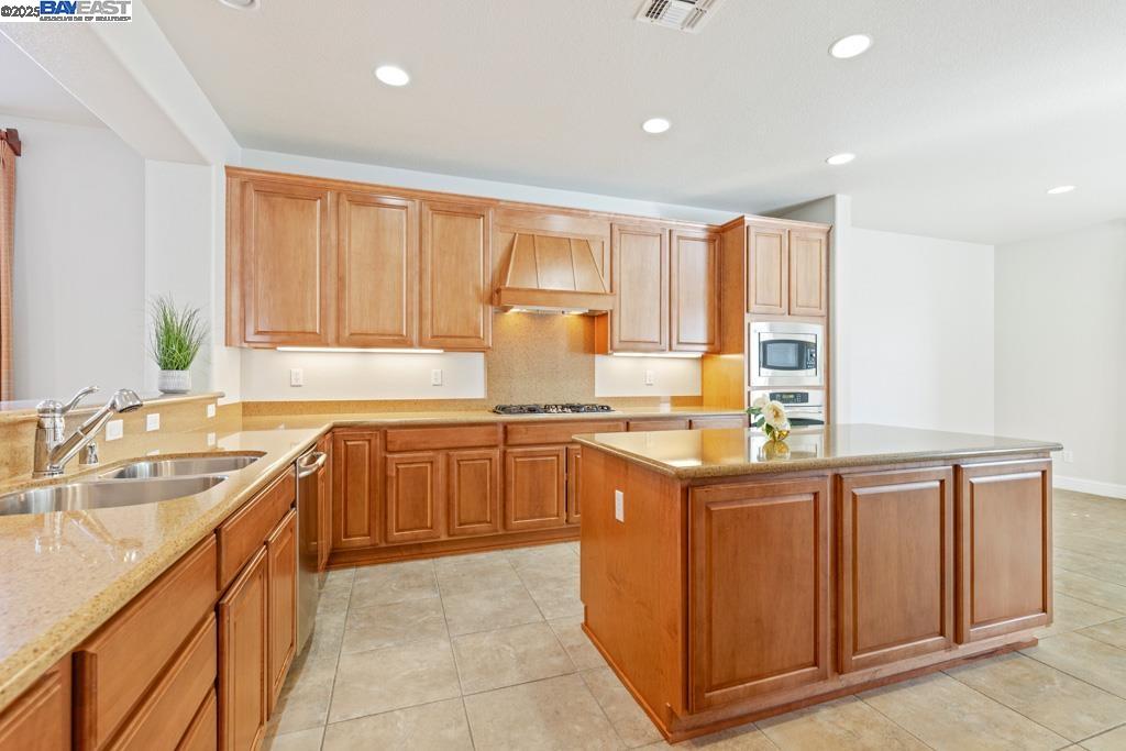 Detail Gallery Image 4 of 60 For 2387 Birdsong Pl, Manteca,  CA 95336 - 2 Beds | 2 Baths