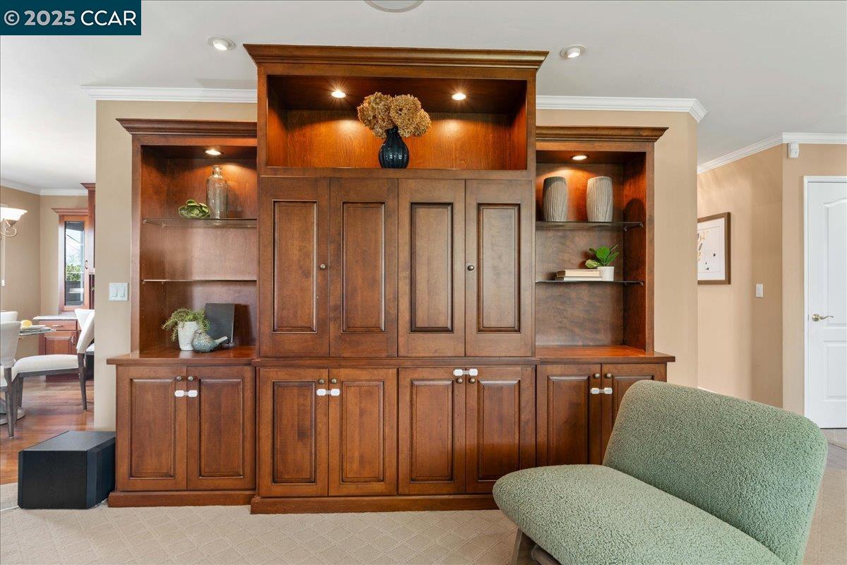 Detail Gallery Image 8 of 21 For 3025 S White Rd, San Jose,  CA 95148 - 3 Beds | 2 Baths