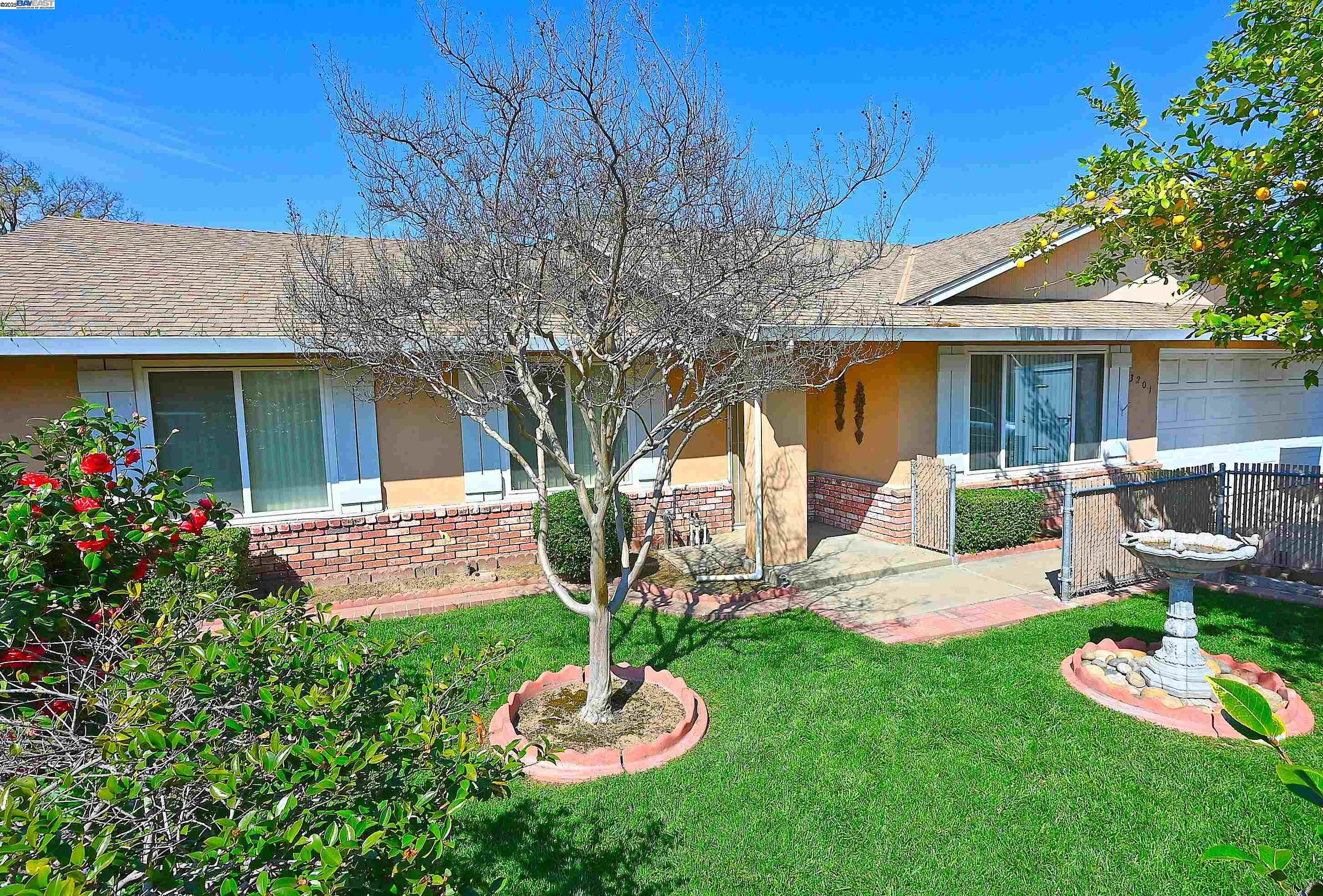Detail Gallery Image 2 of 48 For 3201 Cato Ct, Modesto,  CA 95354-3302 - 3 Beds | 2 Baths