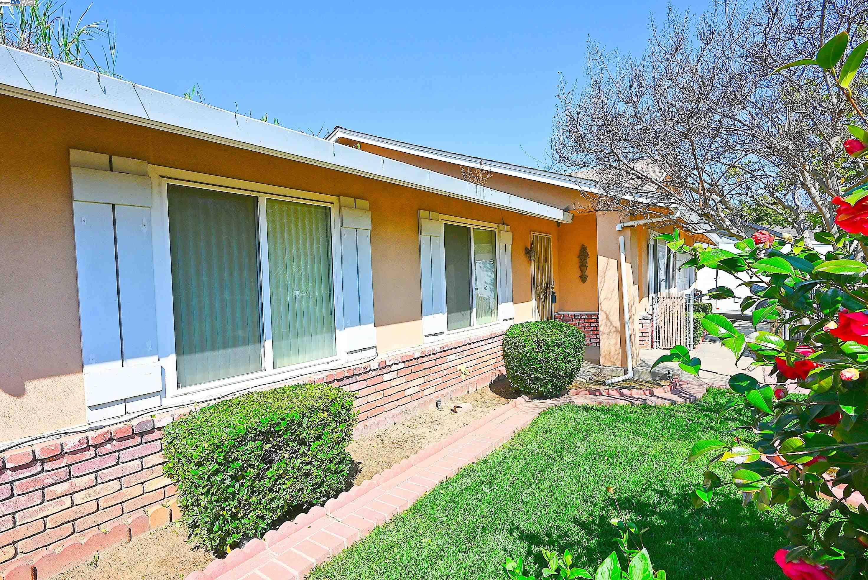 Detail Gallery Image 5 of 48 For 3201 Cato Ct, Modesto,  CA 95354-3302 - 3 Beds | 2 Baths