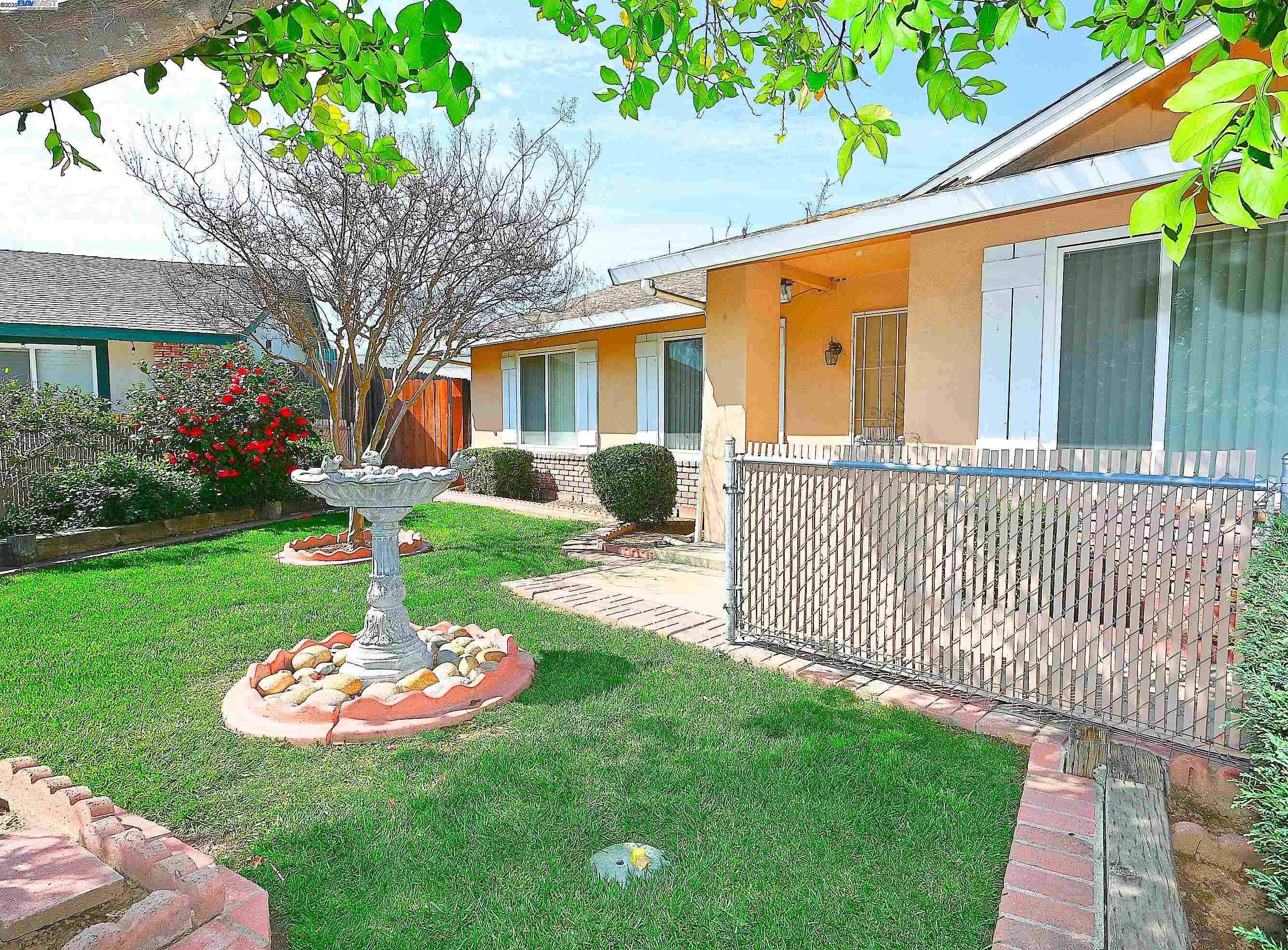Detail Gallery Image 8 of 48 For 3201 Cato Ct, Modesto,  CA 95354-3302 - 3 Beds | 2 Baths