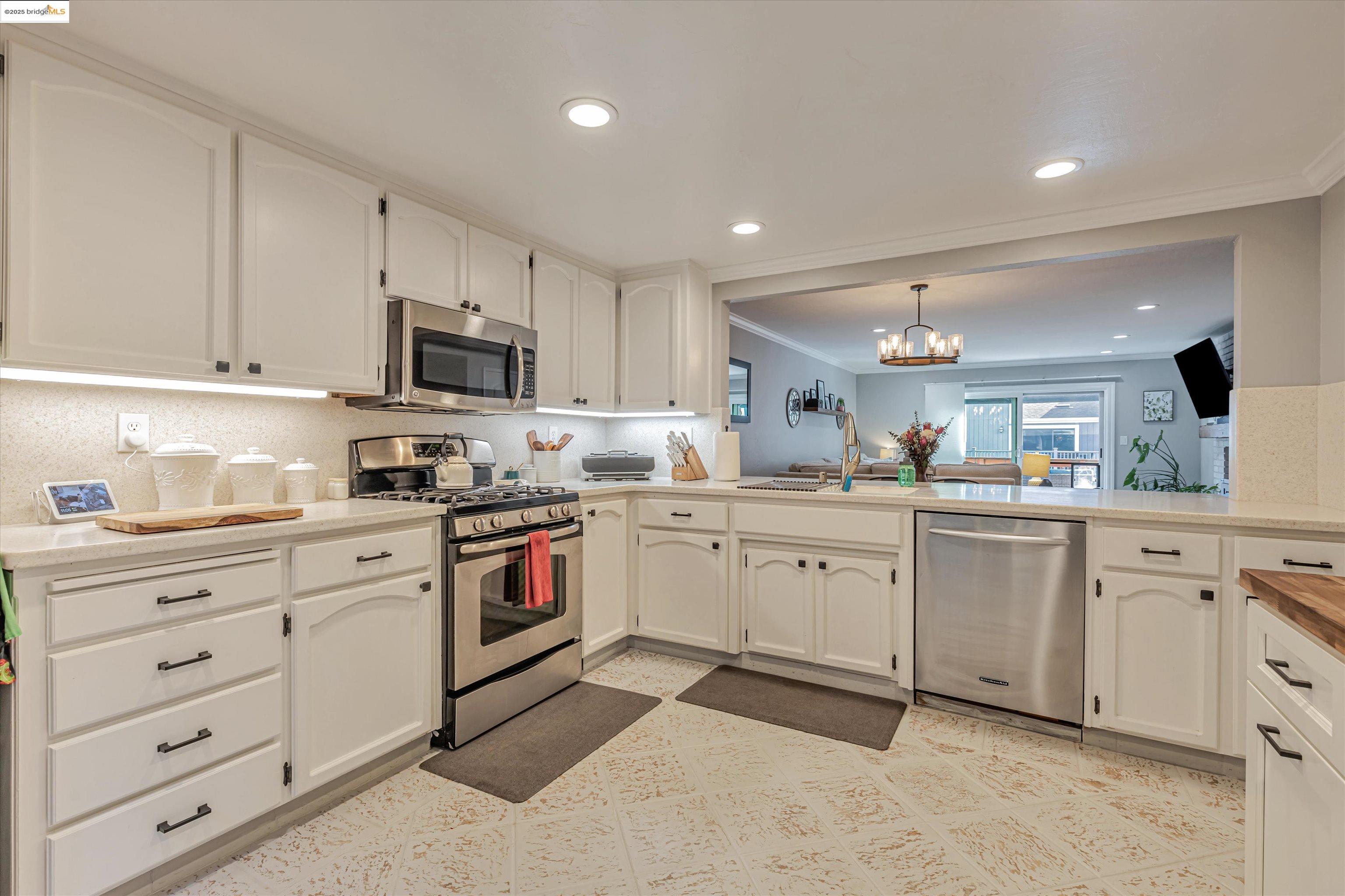 Detail Gallery Image 10 of 38 For 2025 Sand Point Rd, Discovery Bay,  CA 94505 - 2 Beds | 2/1 Baths