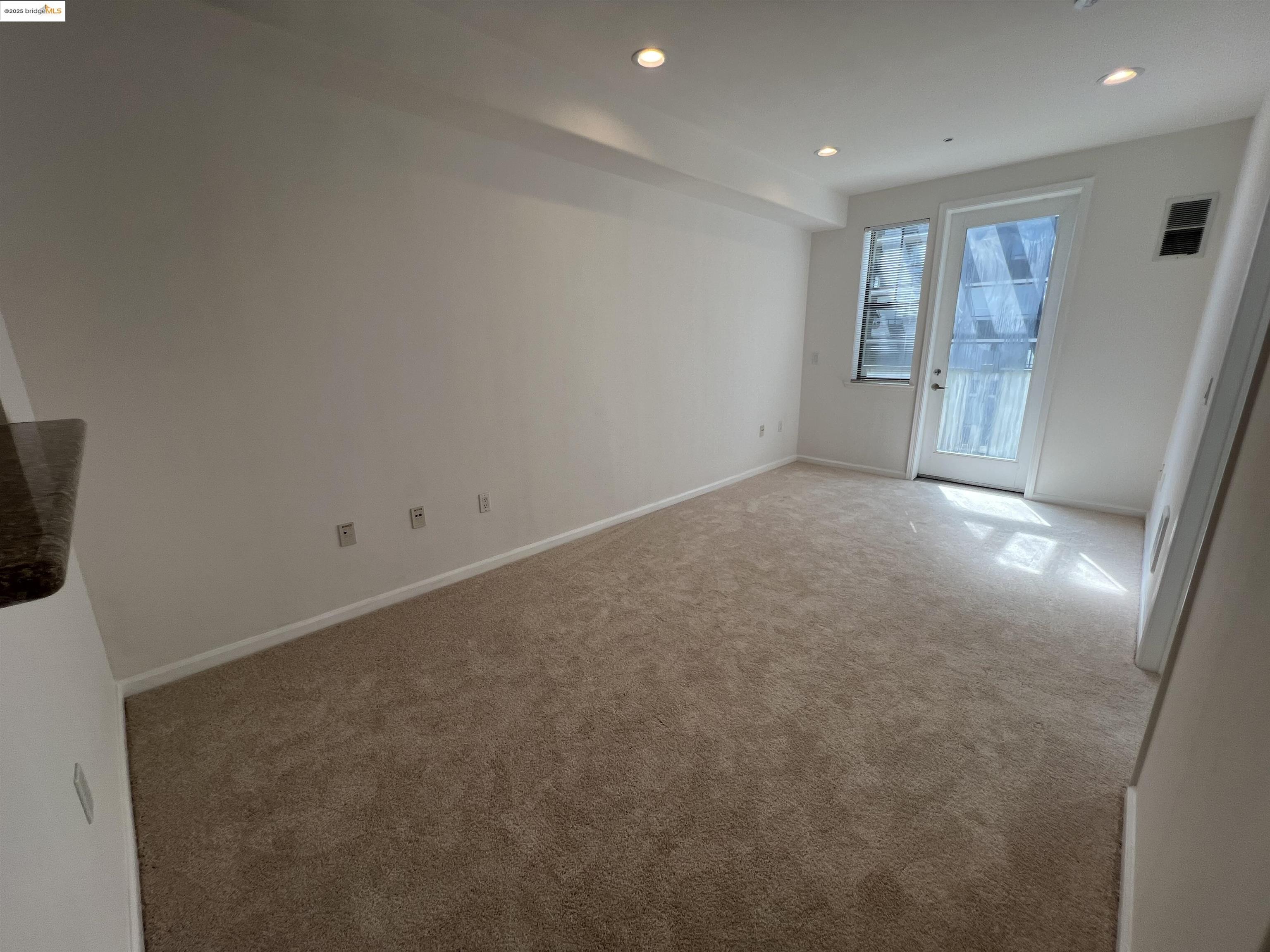 989 Franklin St # 621, Oakland, California 94607, 1 Bedroom Bedrooms, 2 Rooms Rooms,1 BathroomBathrooms,Residential,For Sale,989 Franklin St # 621,41089314