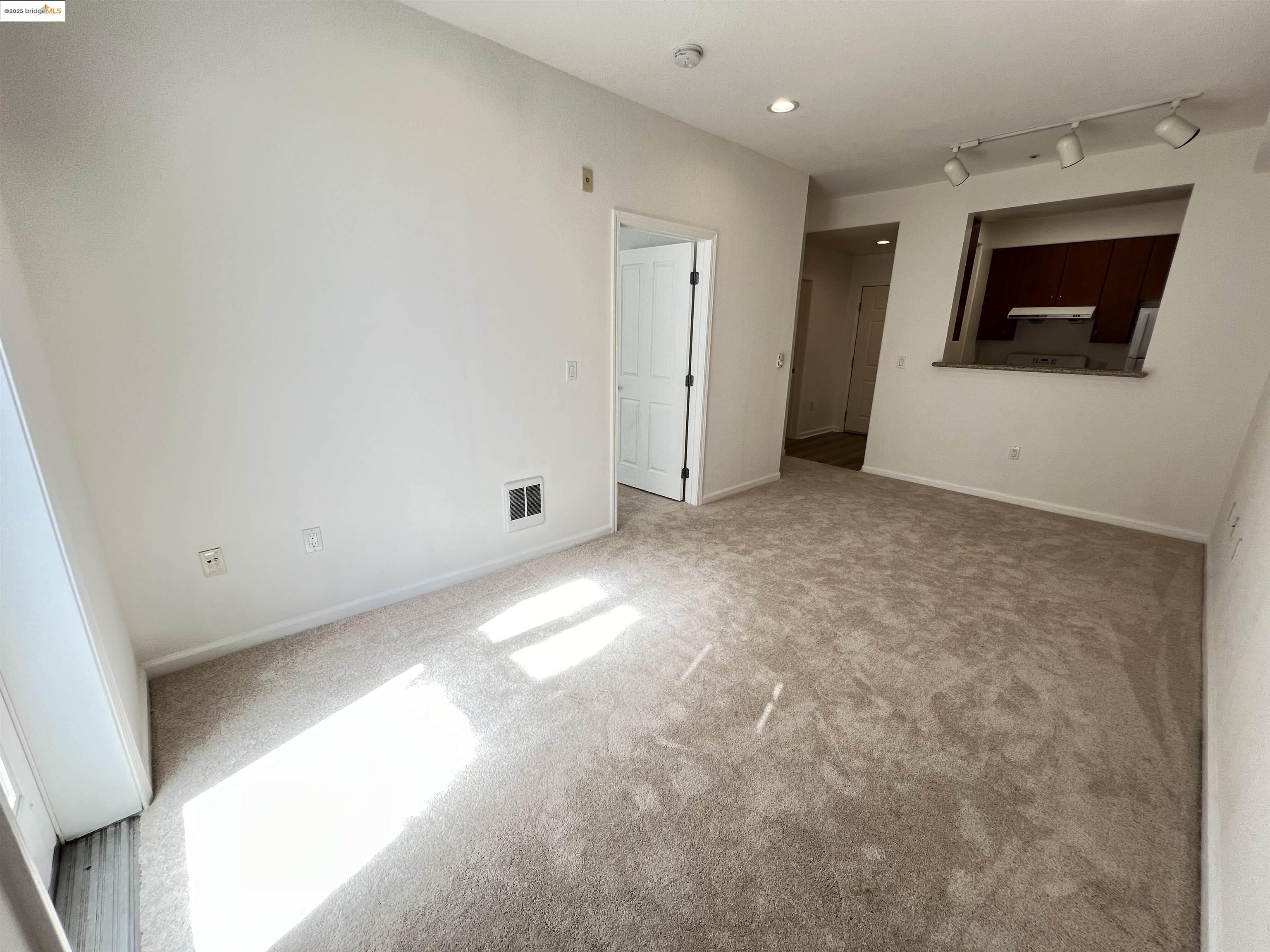 989 Franklin St # 621, Oakland, California 94607, 1 Bedroom Bedrooms, 2 Rooms Rooms,1 BathroomBathrooms,Residential,For Sale,989 Franklin St # 621,41089314
