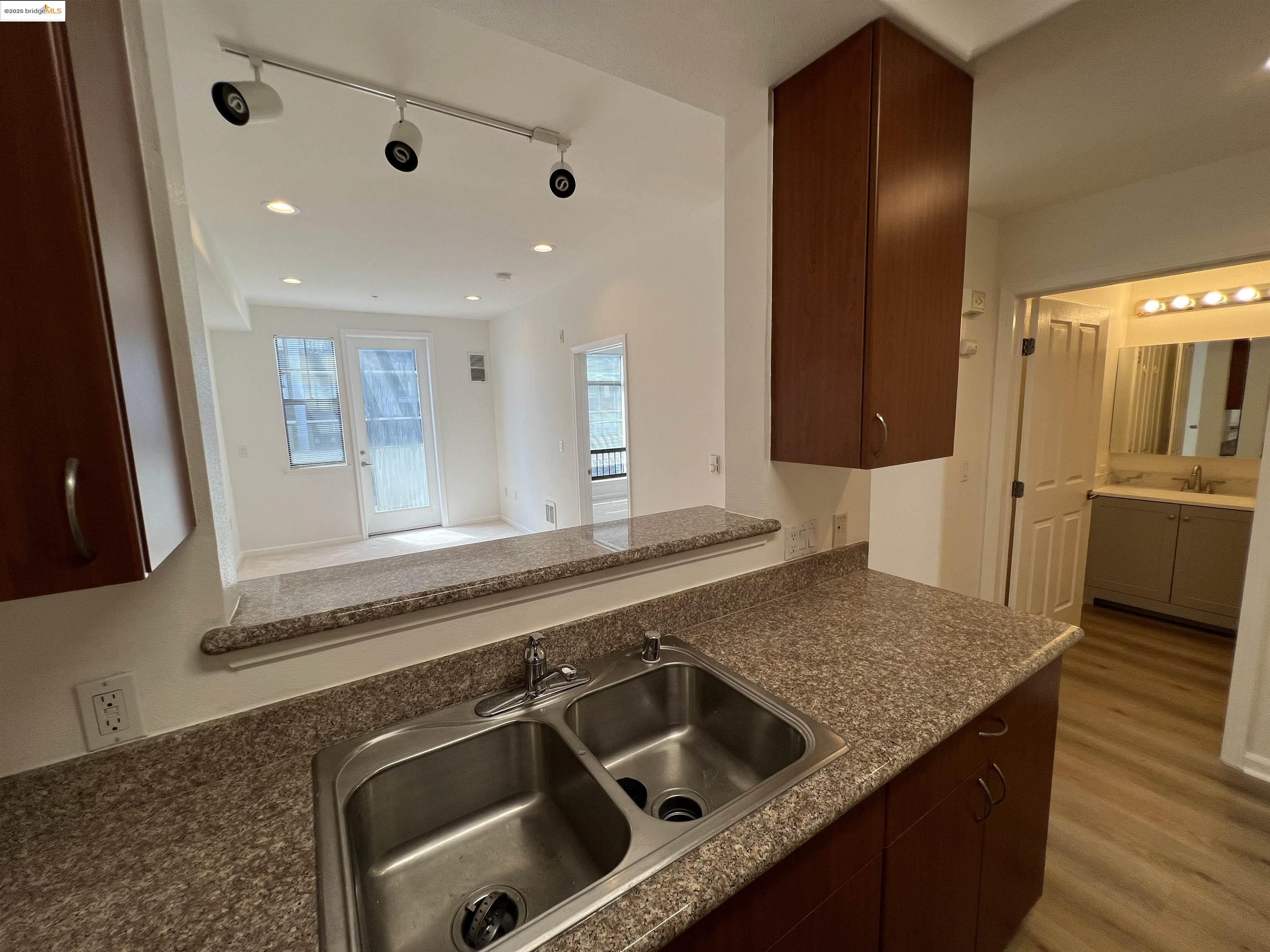 989 Franklin St # 621, Oakland, California 94607, 1 Bedroom Bedrooms, 2 Rooms Rooms,1 BathroomBathrooms,Residential,For Sale,989 Franklin St # 621,41089314