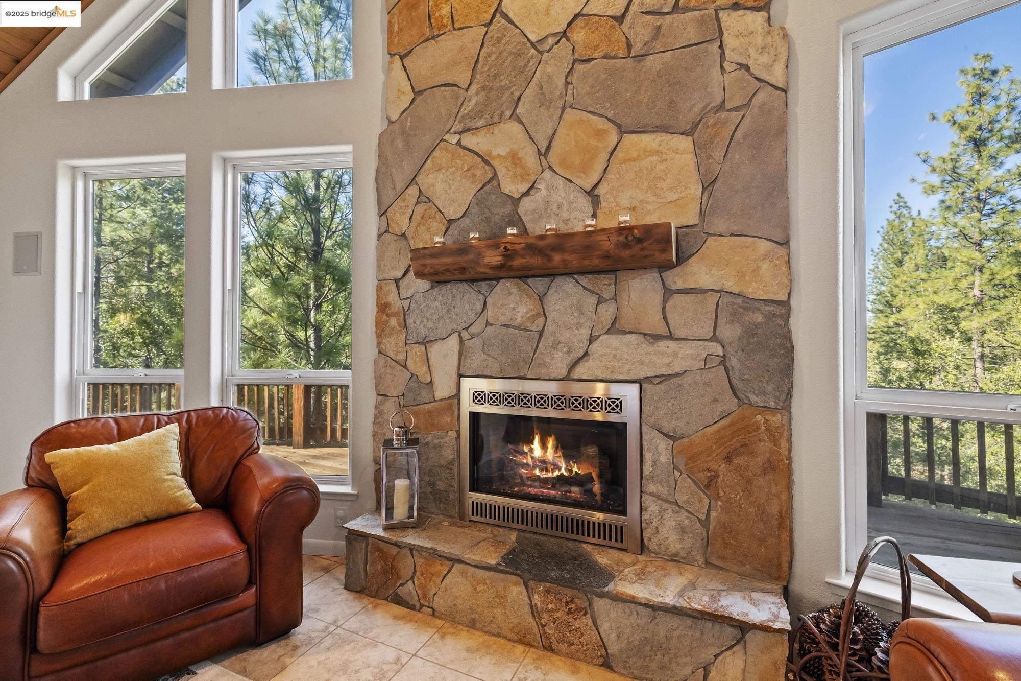 Detail Gallery Image 11 of 58 For 11995 Mcgraw Ct., Groveland,  CA 95321 - 2 Beds | 3 Baths