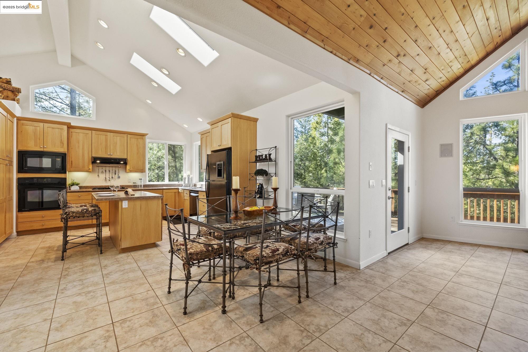 Detail Gallery Image 17 of 58 For 11995 Mcgraw Ct., Groveland,  CA 95321 - 2 Beds | 3 Baths