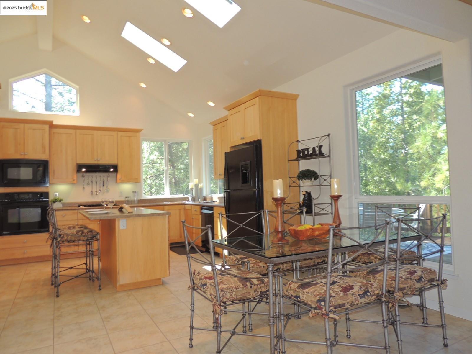 Detail Gallery Image 18 of 58 For 11995 Mcgraw Ct., Groveland,  CA 95321 - 2 Beds | 3 Baths