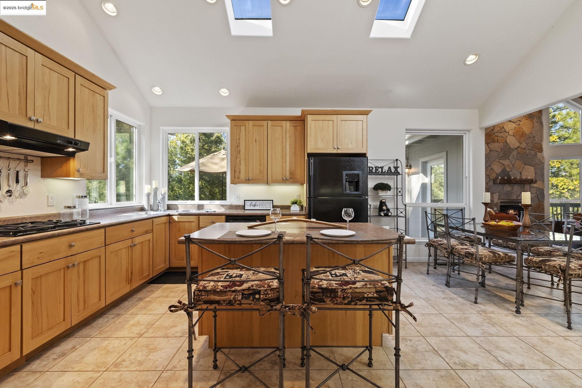 Detail Gallery Image 21 of 58 For 11995 Mcgraw Ct., Groveland,  CA 95321 - 2 Beds | 3 Baths