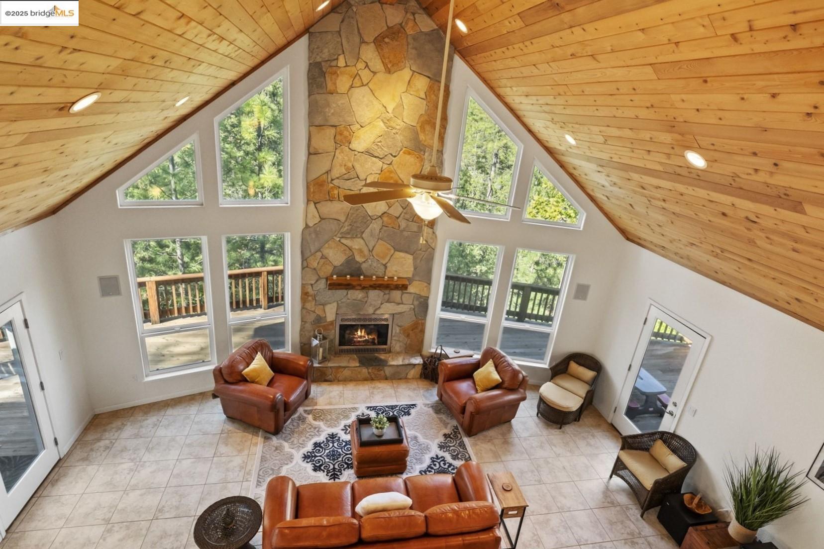 Detail Gallery Image 8 of 58 For 11995 Mcgraw Ct., Groveland,  CA 95321 - 2 Beds | 3 Baths