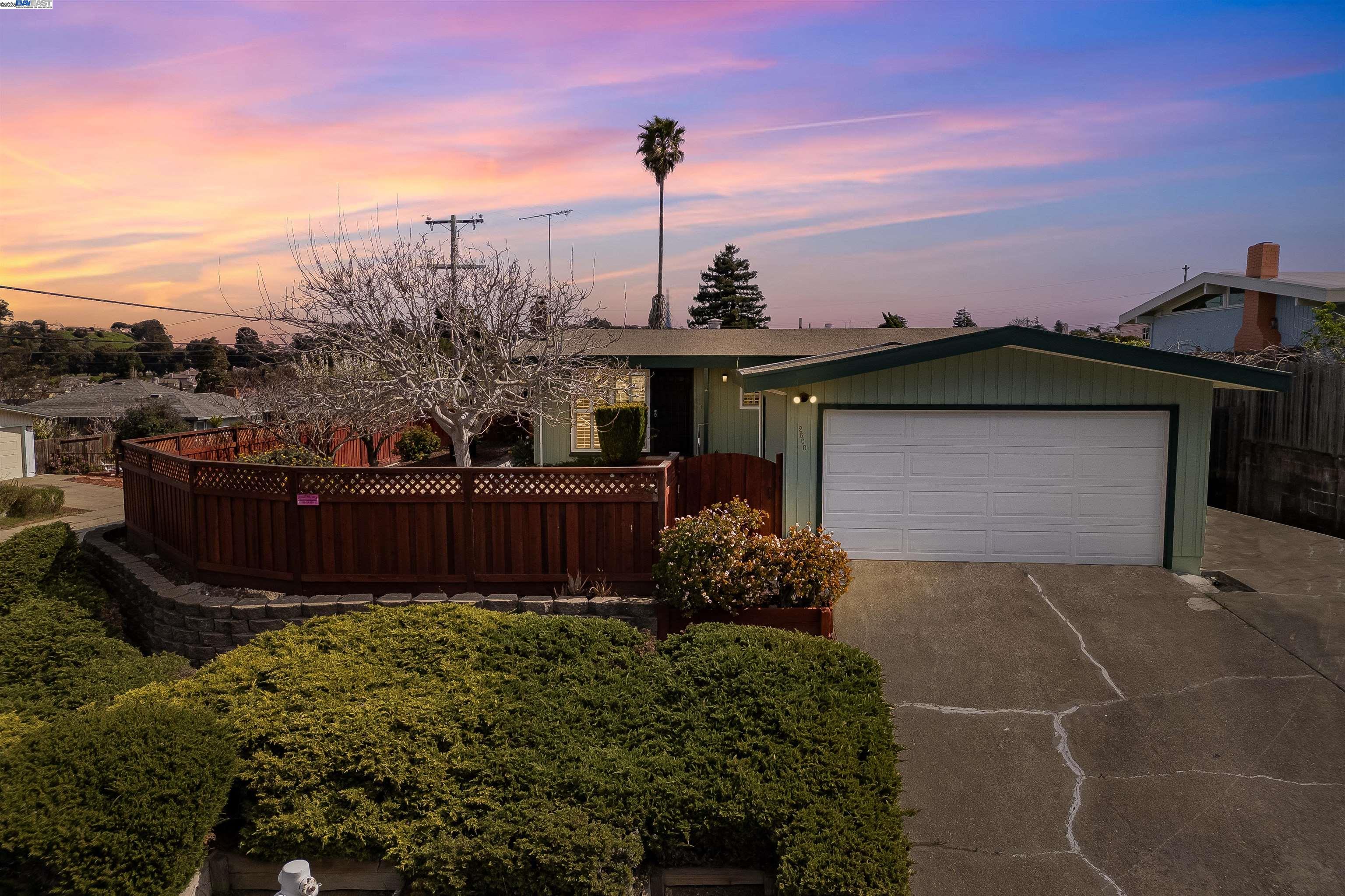 Detail Gallery Image 1 of 1 For 2600 Mcmorrow Rd, San Pablo,  CA 94806 - 3 Beds | 2 Baths