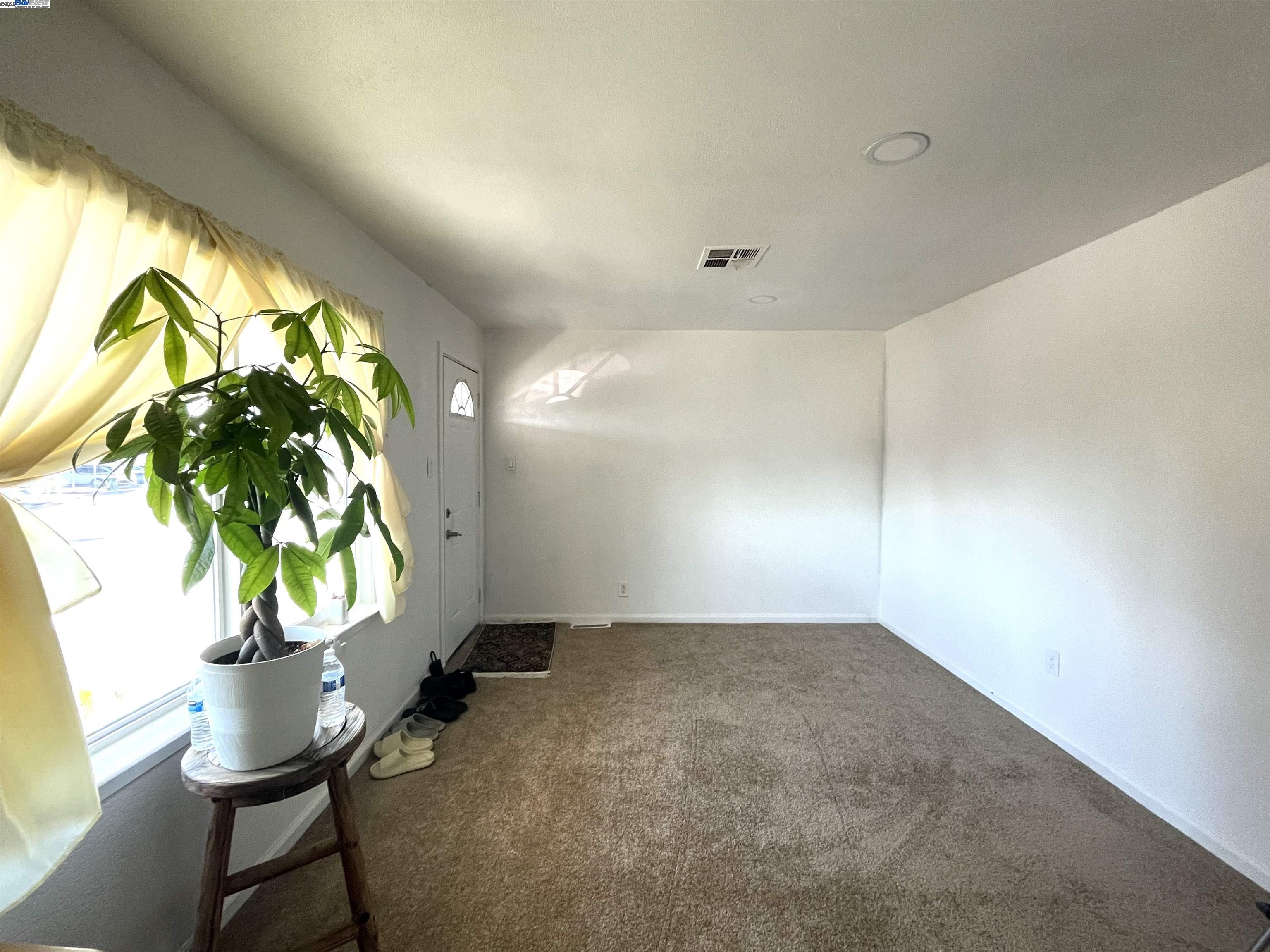 Detail Gallery Image 2 of 29 For 2580 Senter Rd #455,  San Jose,  CA 95111 - 3 Beds | 2 Baths