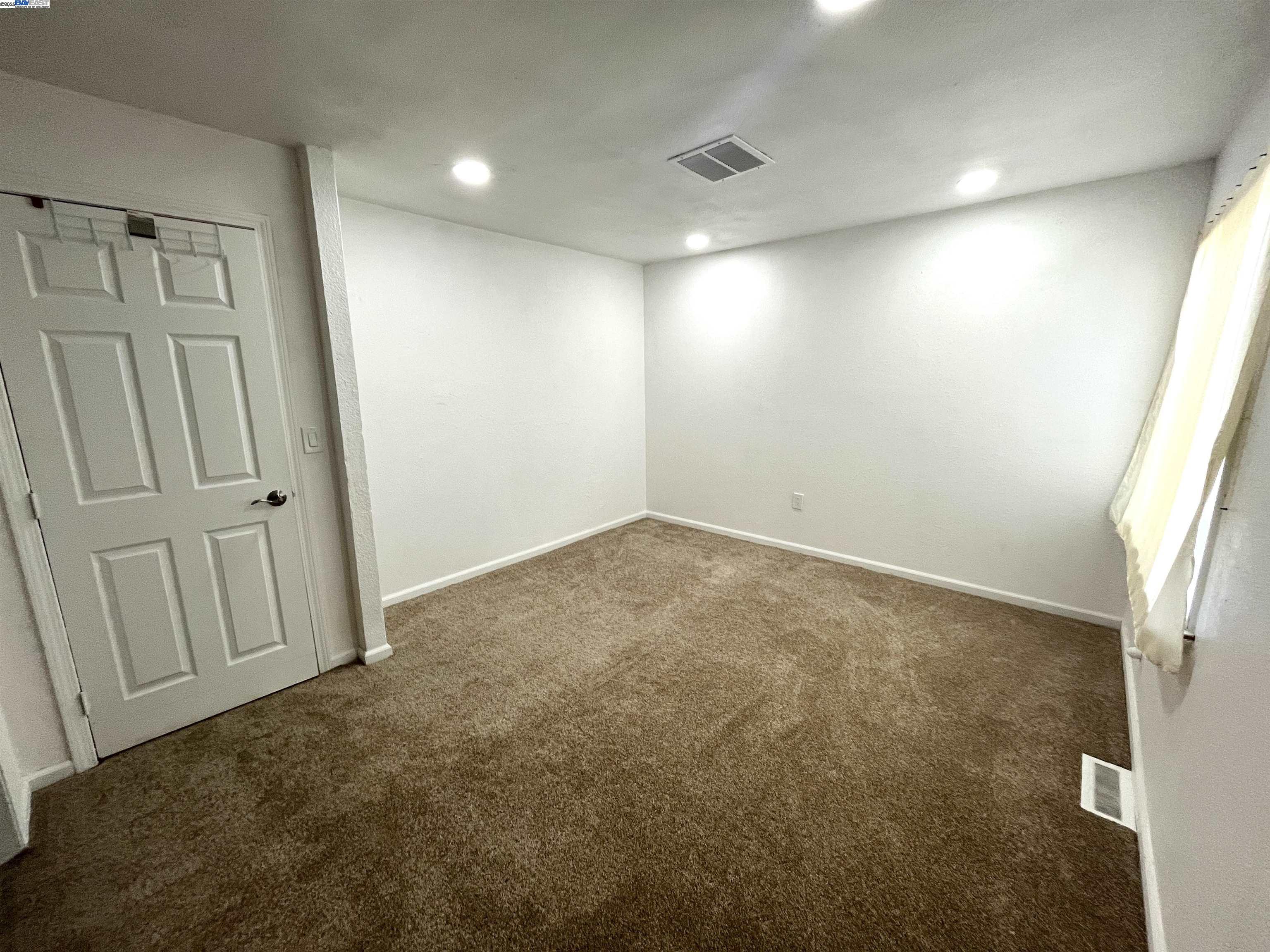 Detail Gallery Image 8 of 29 For 2580 Senter Rd #455,  San Jose,  CA 95111 - 3 Beds | 2 Baths