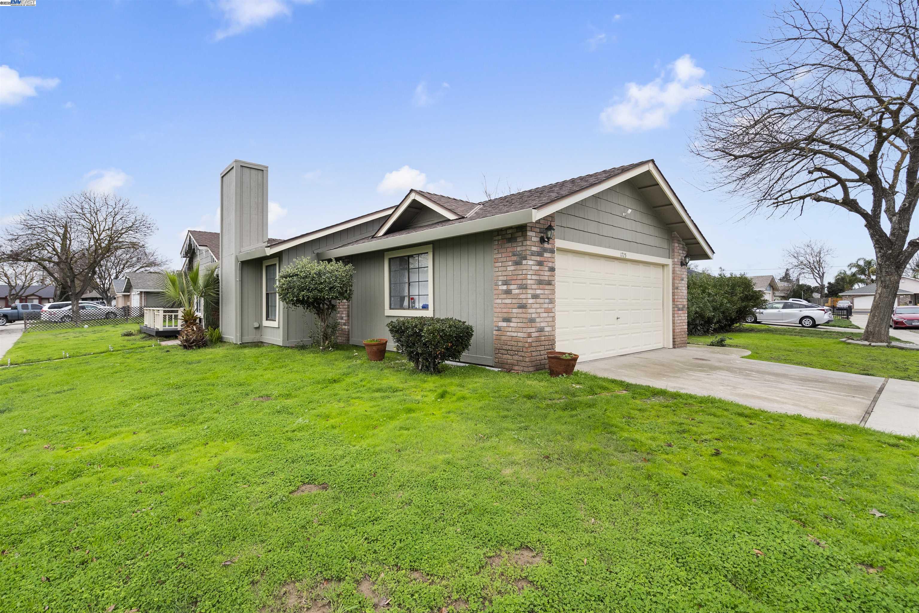 Detail Gallery Image 2 of 30 For 1725 Jenner Circle, Modesto,  CA 95351 - 3 Beds | 2 Baths
